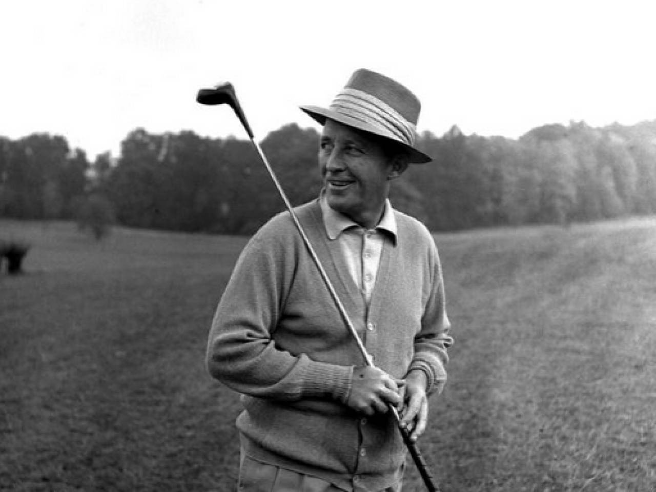 Bing Crosby, golf club, grassy course, HD Desktop Wallpaper