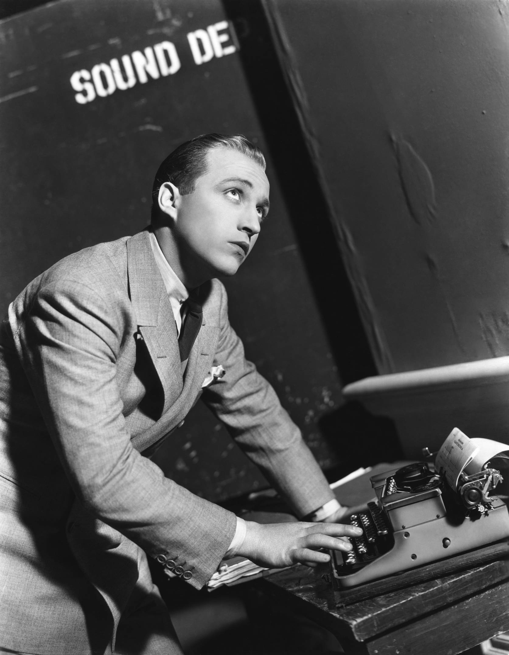 Bing Crosby, typewriter, vintage typewriter, Full HD Phone Wallpaper