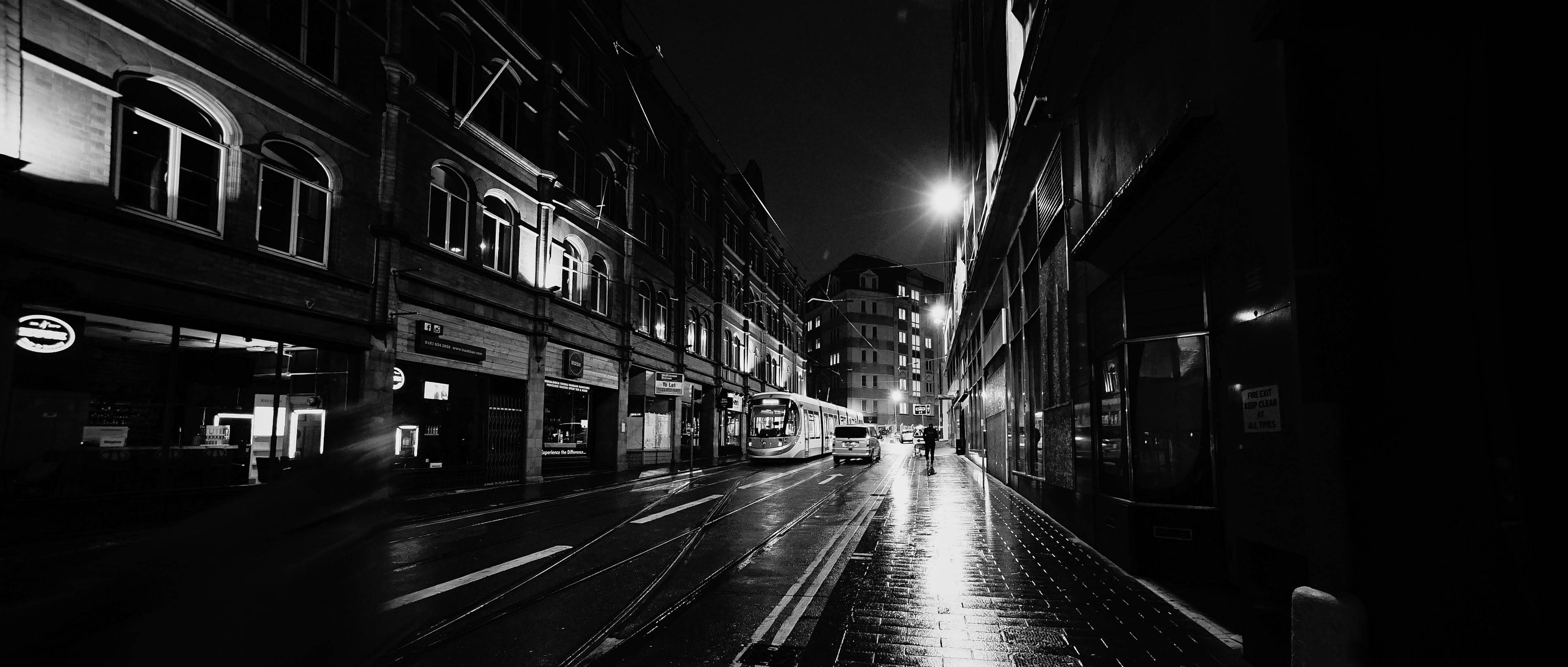 Birmingham, dark night, wet black and white urban street, 4K Desktop Wallpaper