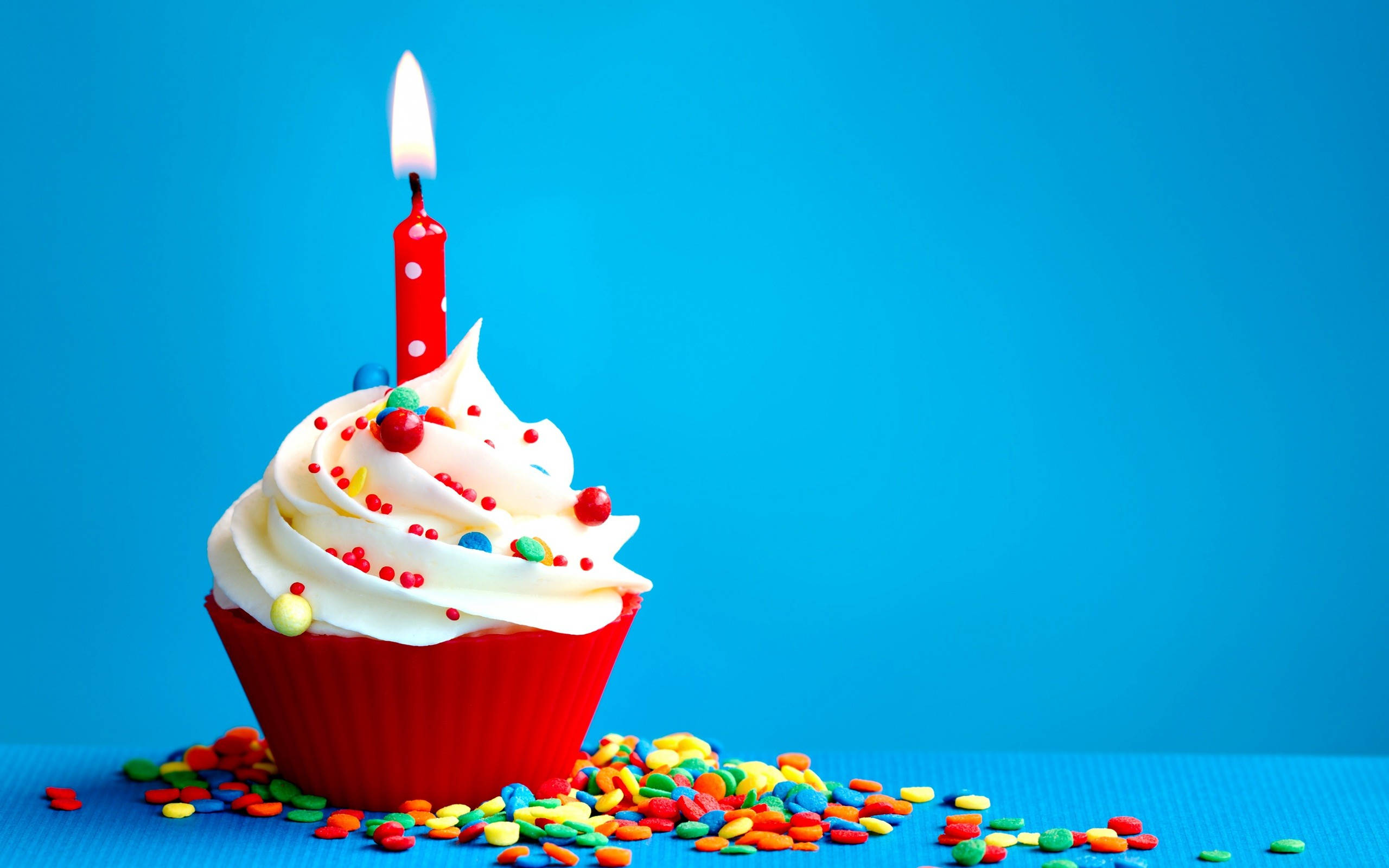 red velvet birthday cake, lit candle, white frosting, 2K Desktop Wallpaper