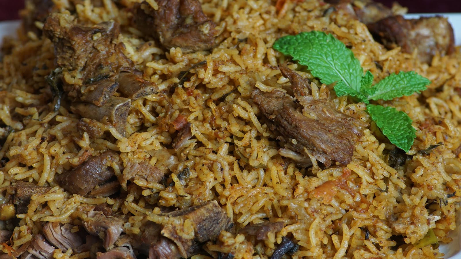 beef biryani, richly spiced biryani rice, tender meat pieces, HD Desktop Wallpaper