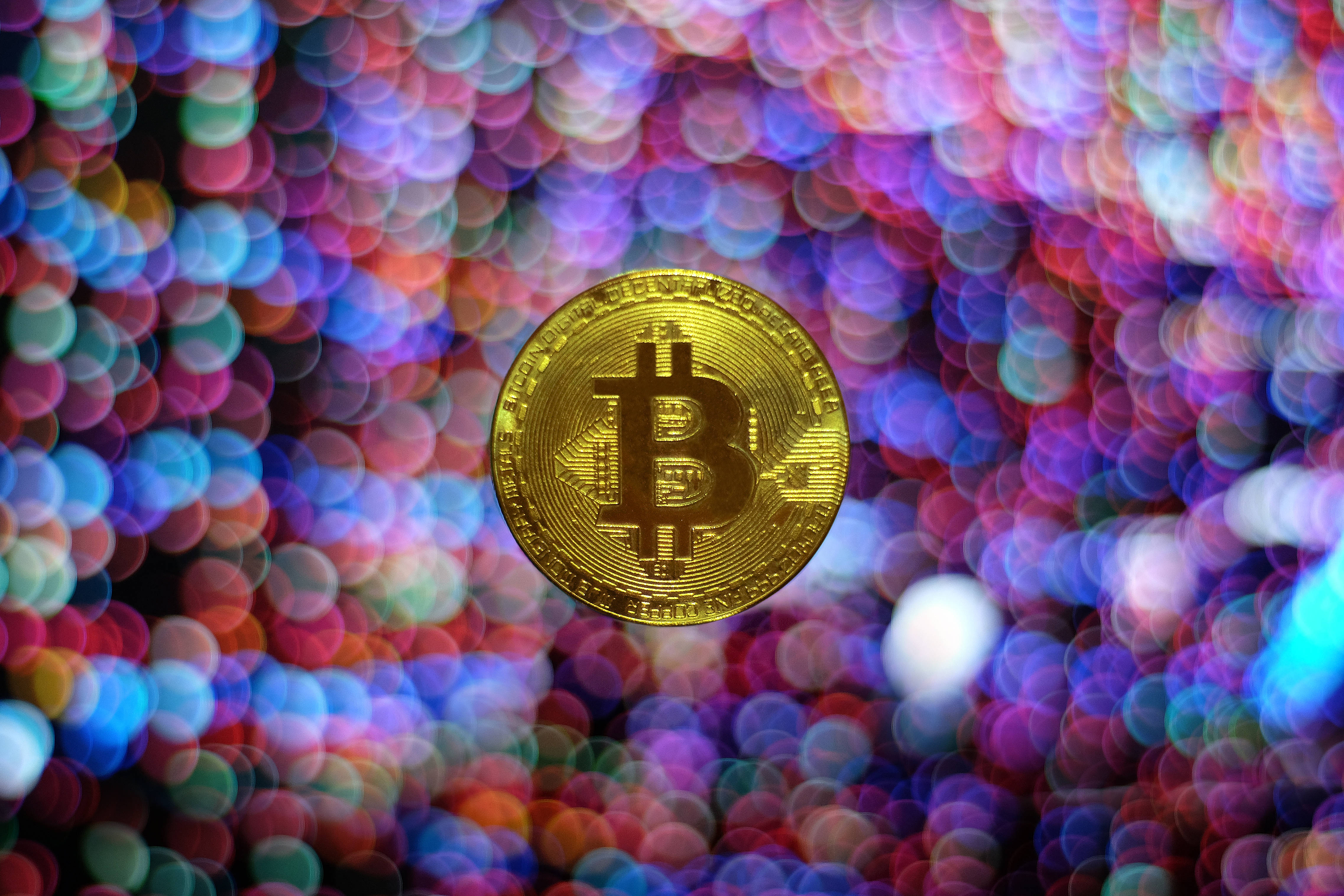 Bitcoin, gold, bokeh, 4K Desktop Wallpaper