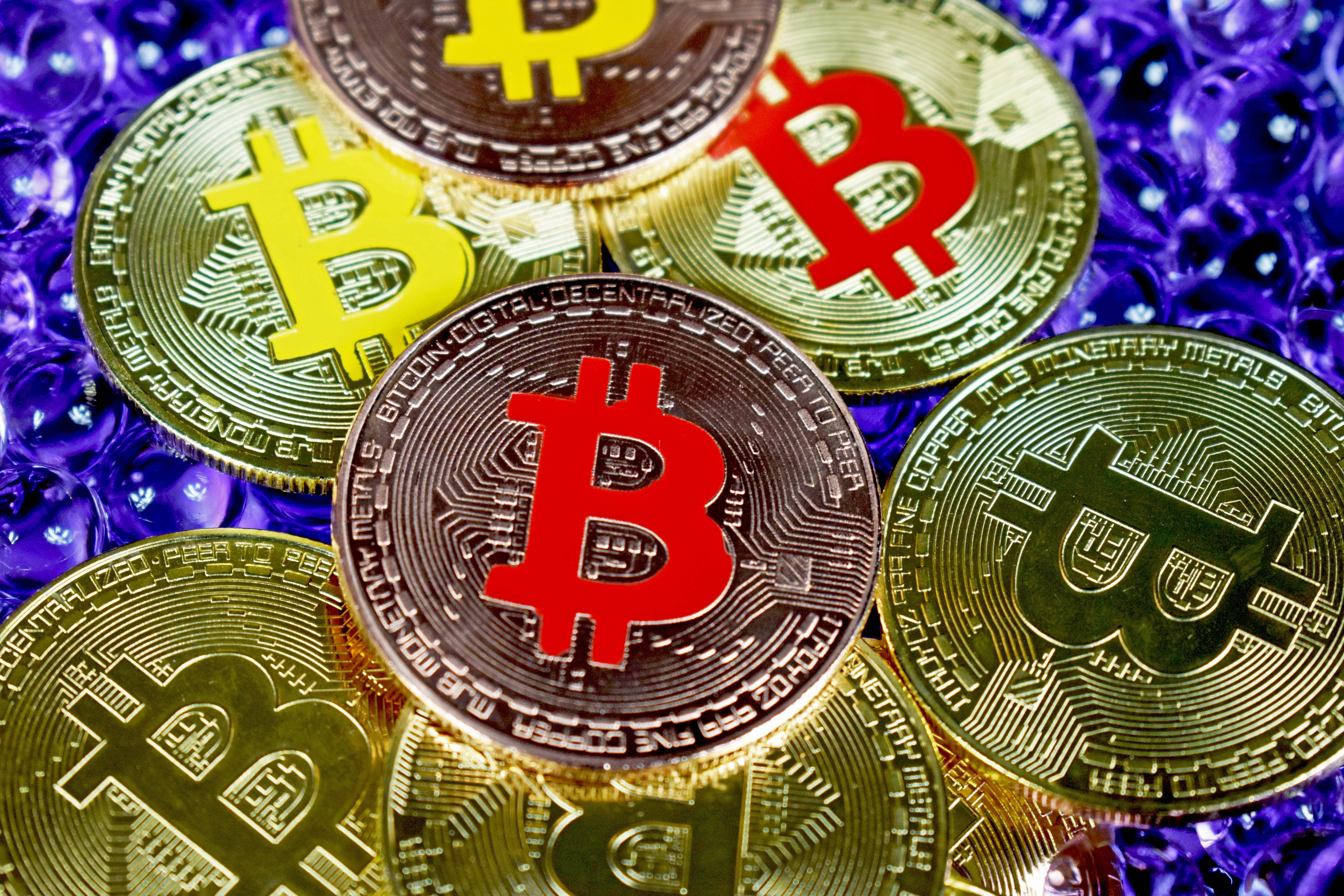 Bitcoin tokens, shiny gold, silver, 5K Desktop Wallpaper