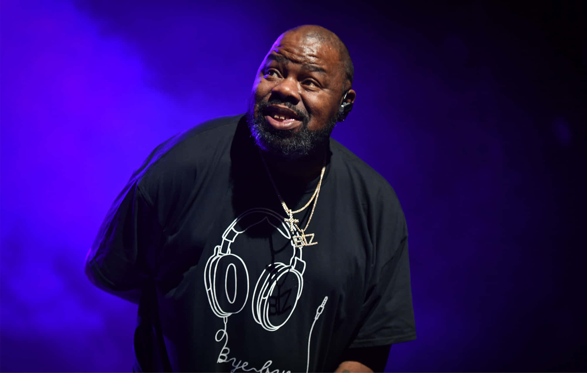 Biz Markie, black t-shirt, white headphones graphic, Full HD Desktop Wallpaper