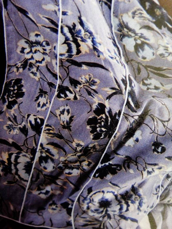 lavender floral fabric, black and cream blossoms, white piping, SD Phone Wallpaper