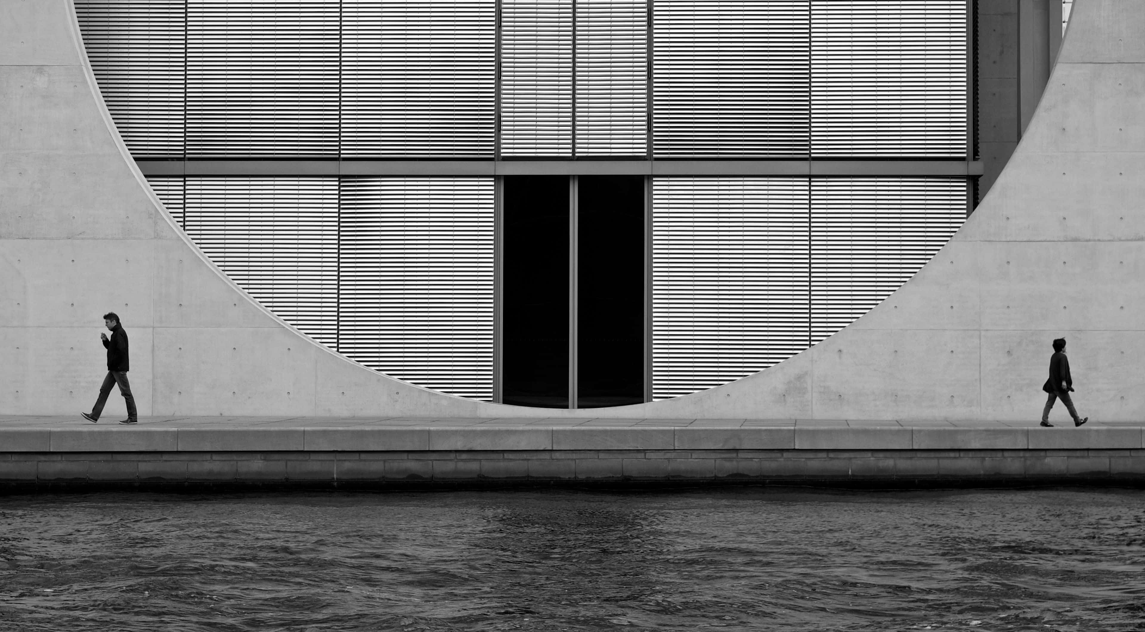 Black And White Architecture, waterfront path, massive curved concrete arch, 4K Desktop Wallpaper