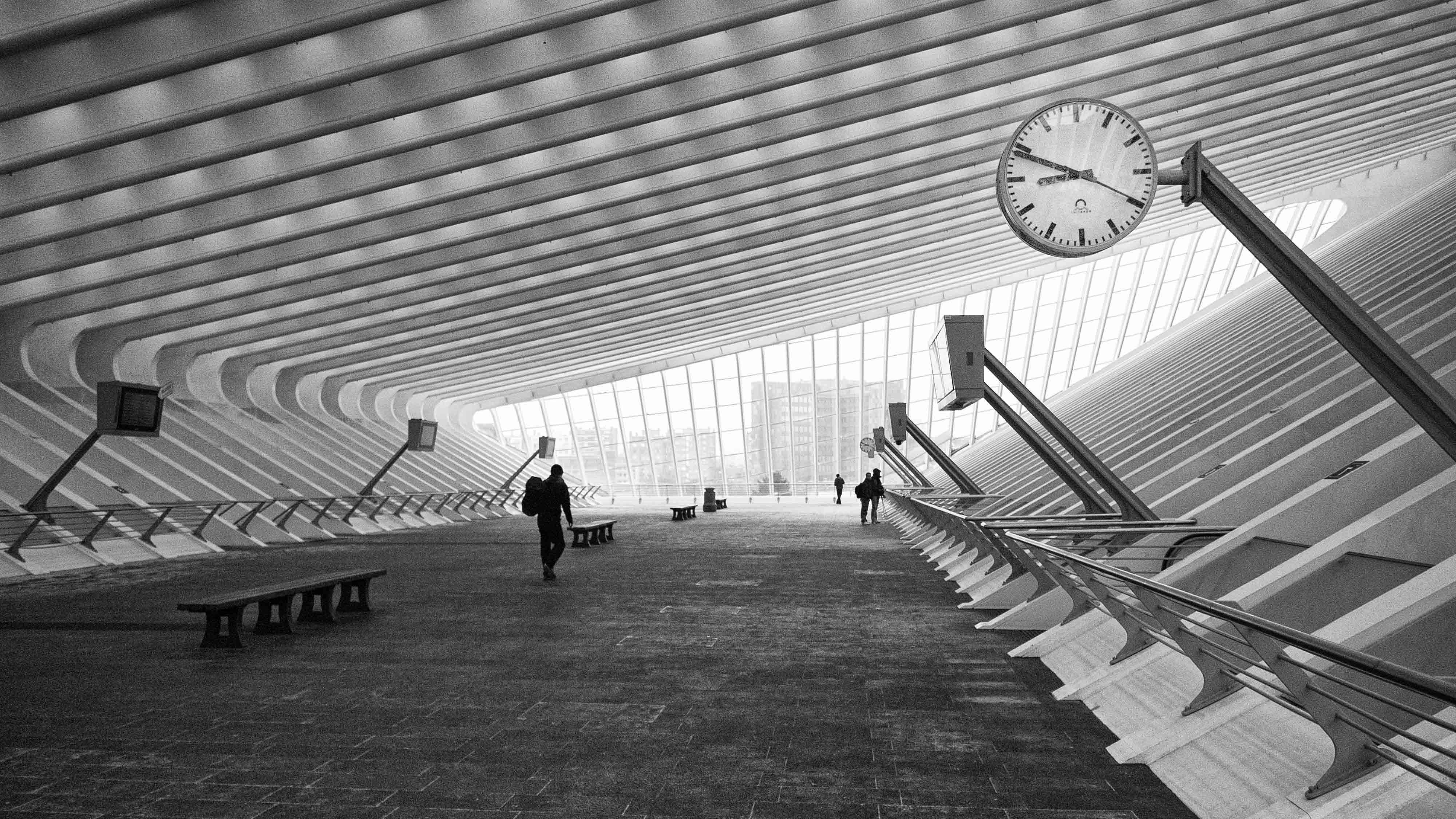 black and white architecture, modern architectural space, large clock, 4K Desktop Wallpaper