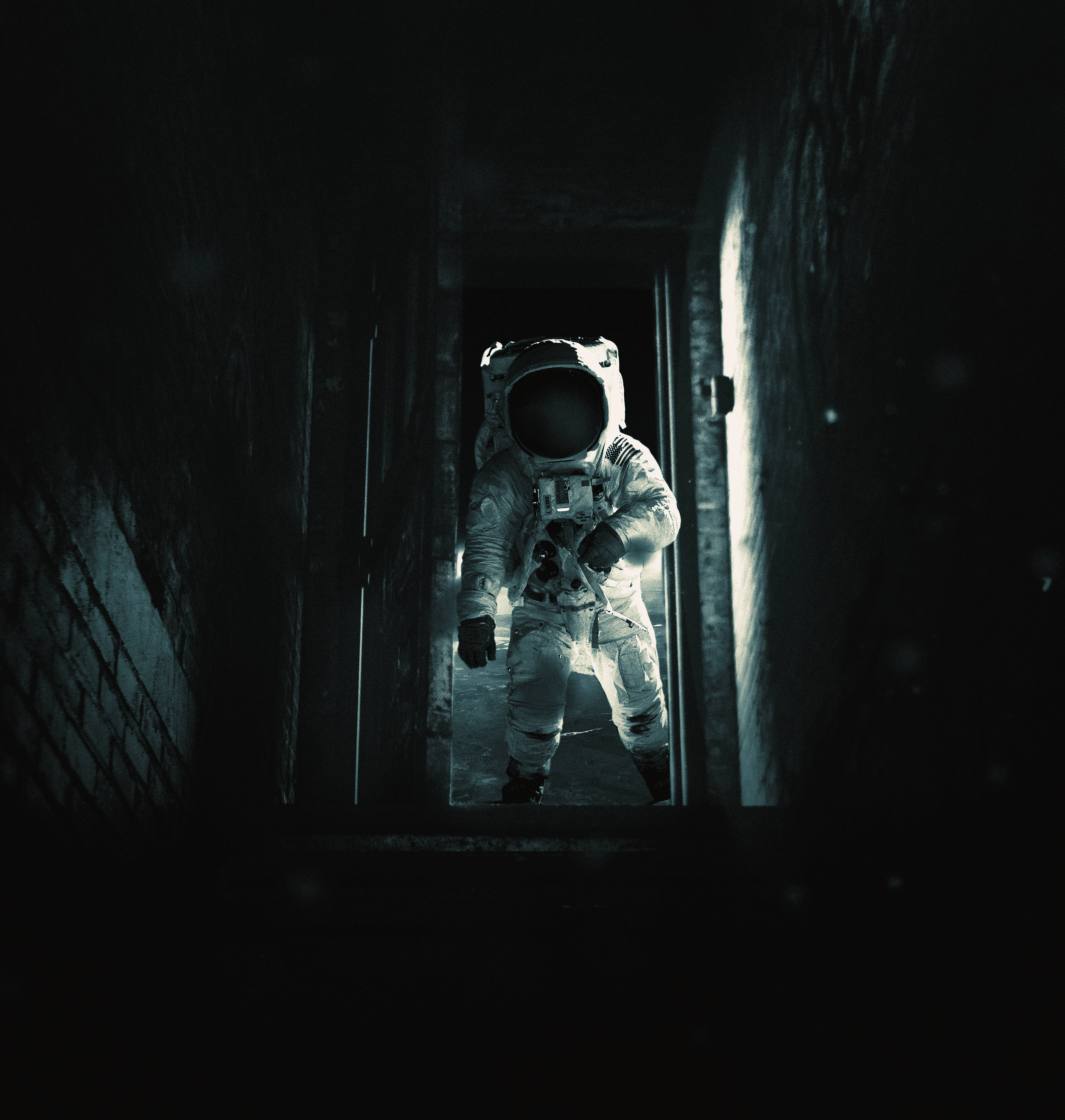 Black And White Astronaut Suit Gear, white suit, dark narrow tunnel, 4K Phone Wallpaper