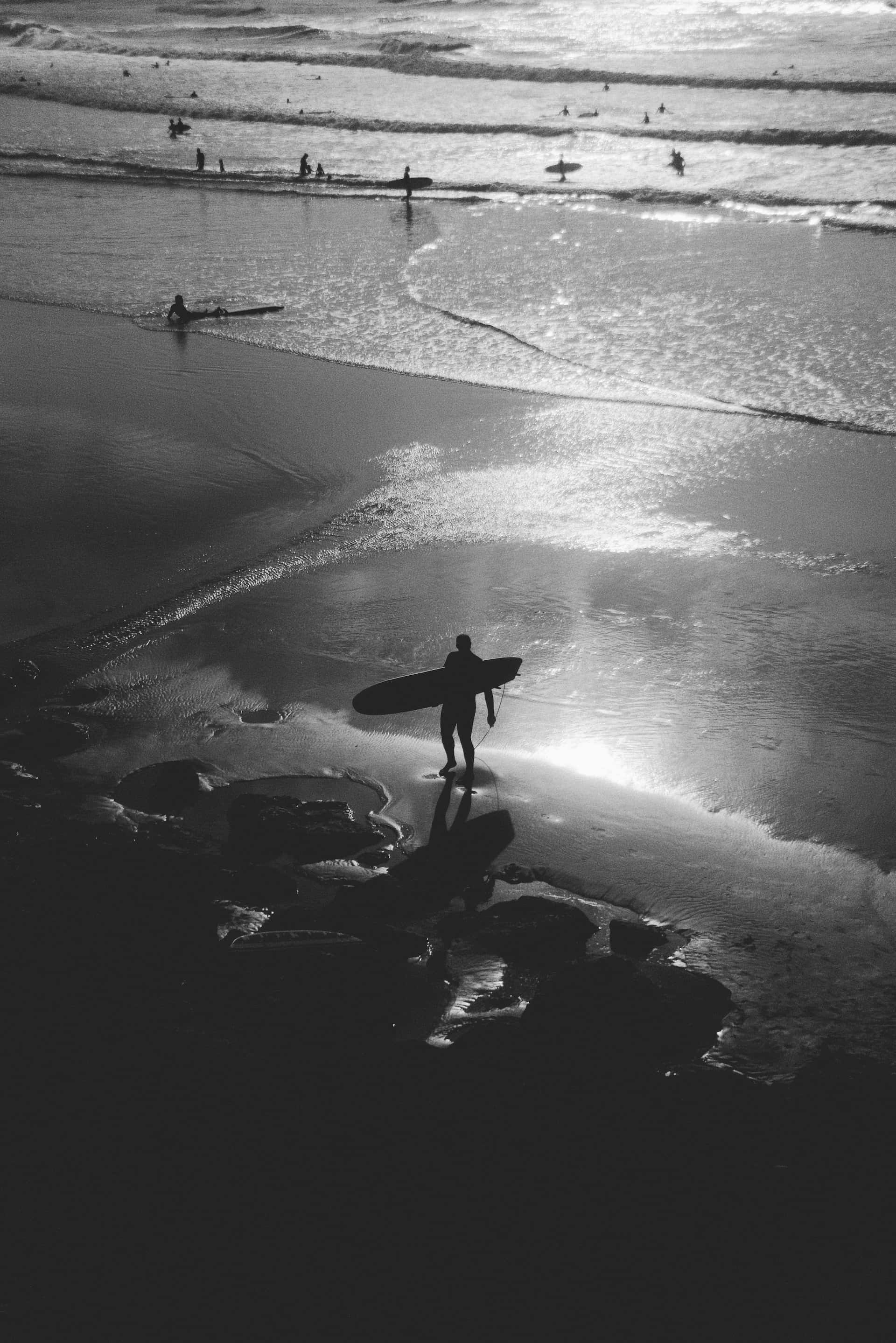 Black and White Beach, surfer's silhouette, ocean, 2K Phone Wallpaper