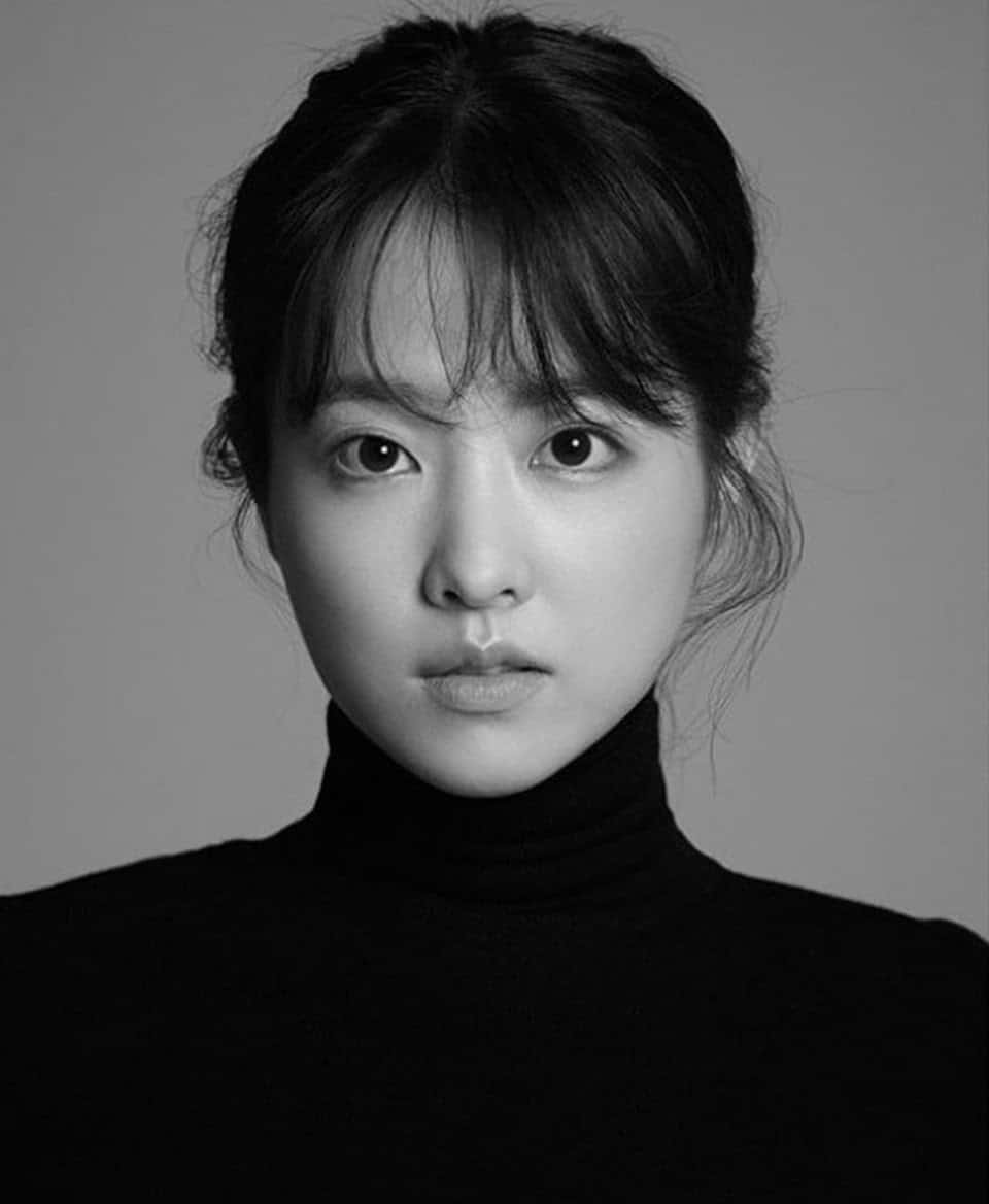 Black And White Celebrity, young woman, dark hair, SD Phone Wallpaper