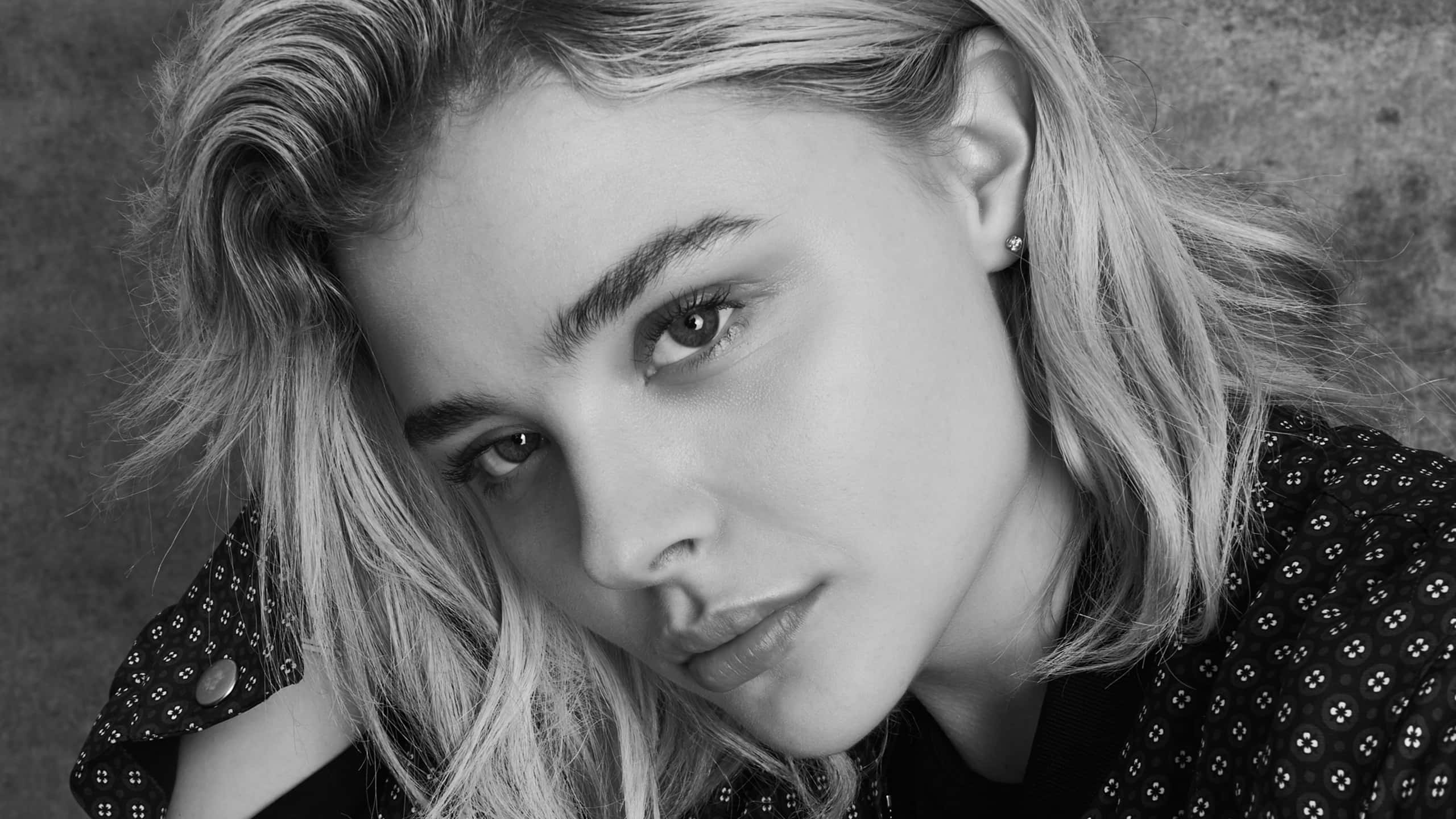 black and white portrait, female celebrity, young woman, 2K Desktop Wallpaper