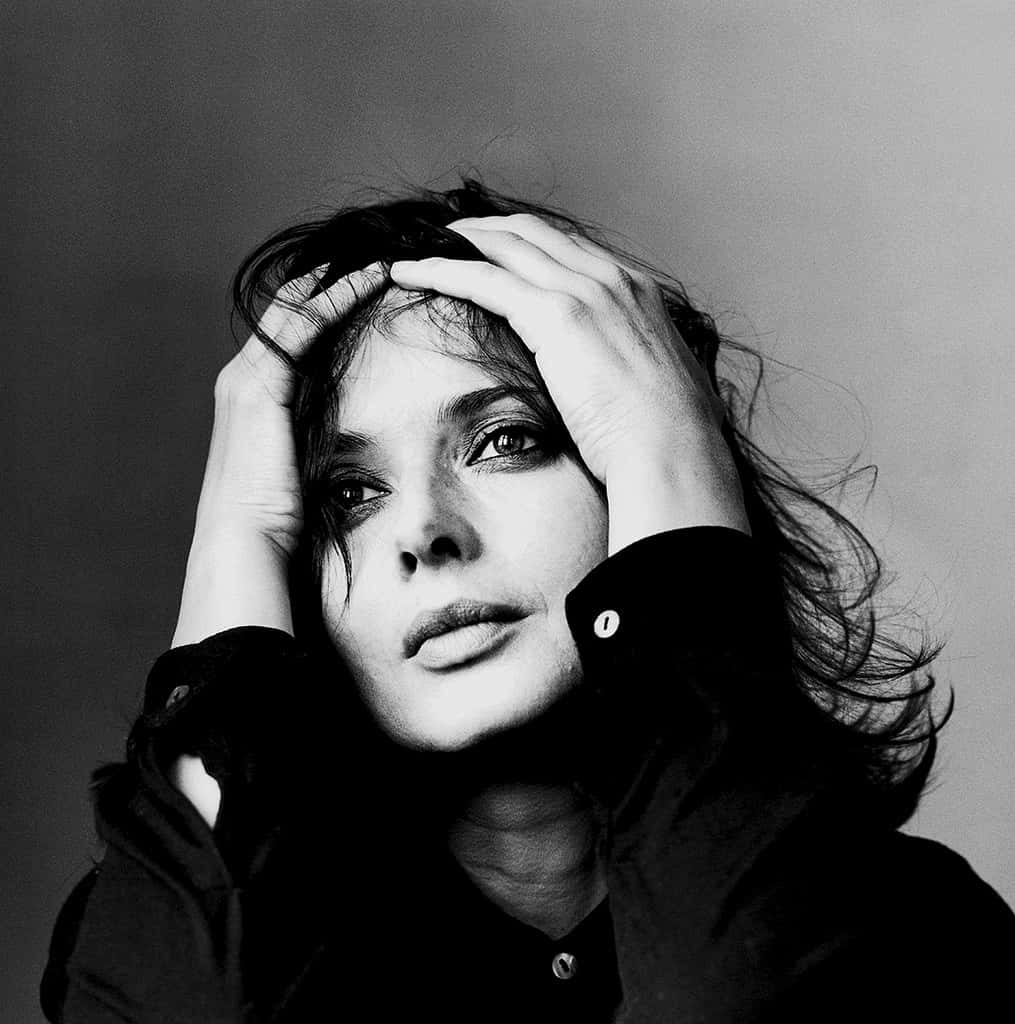Black And White Celebrity, studio portrait, woman, SD Phone Wallpaper