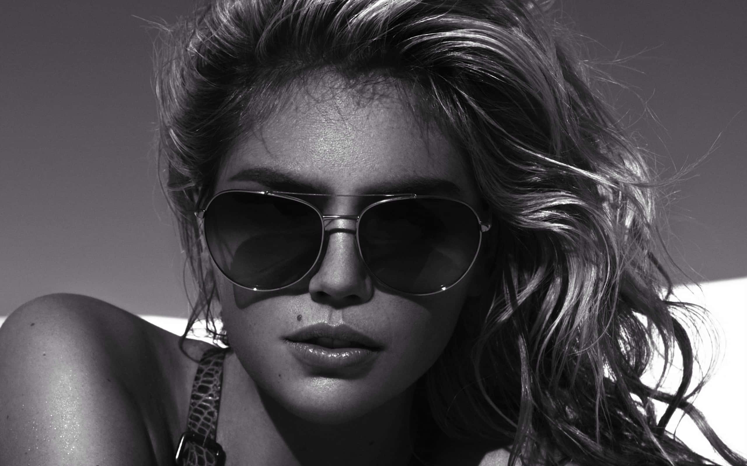 Black And White Portrait, female celebrity, windswept hair, 2K Desktop Wallpaper
