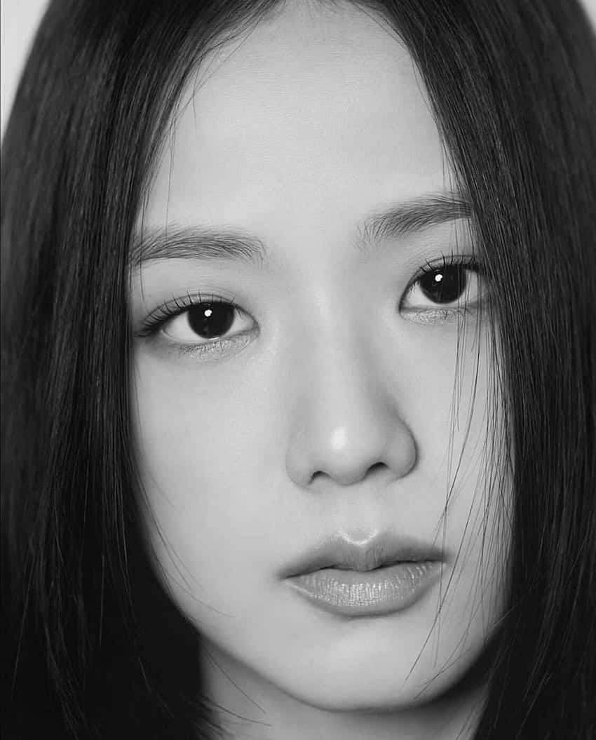 black and white celebrity, close-up portrait, young woman, SD Phone Wallpaper