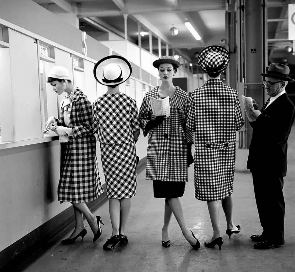 1950s women, checkered coats, hats, SD Desktop Wallpaper