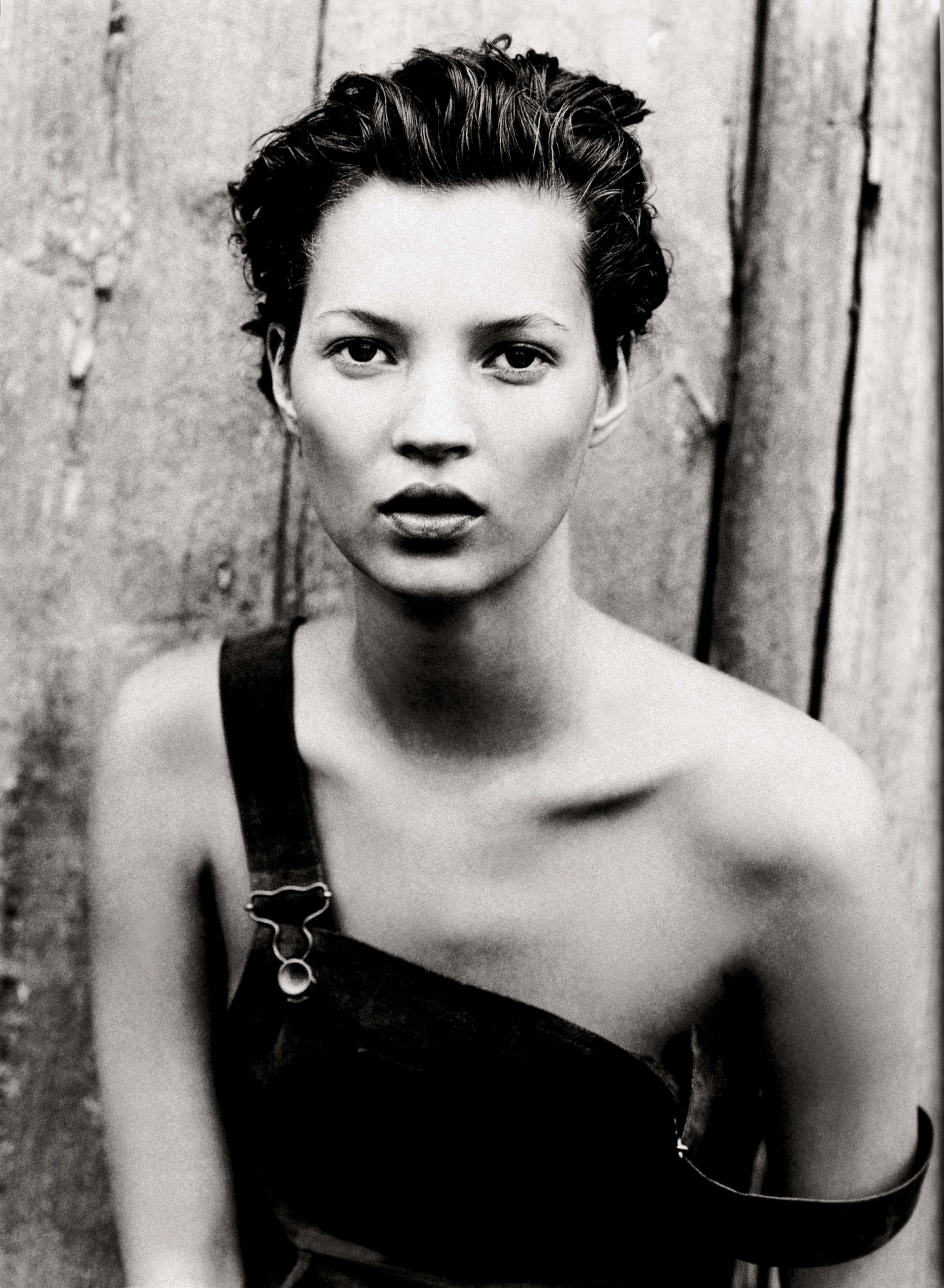 black and white fashion, short textured hair, one-shoulder outfit, 4K Phone Wallpaper