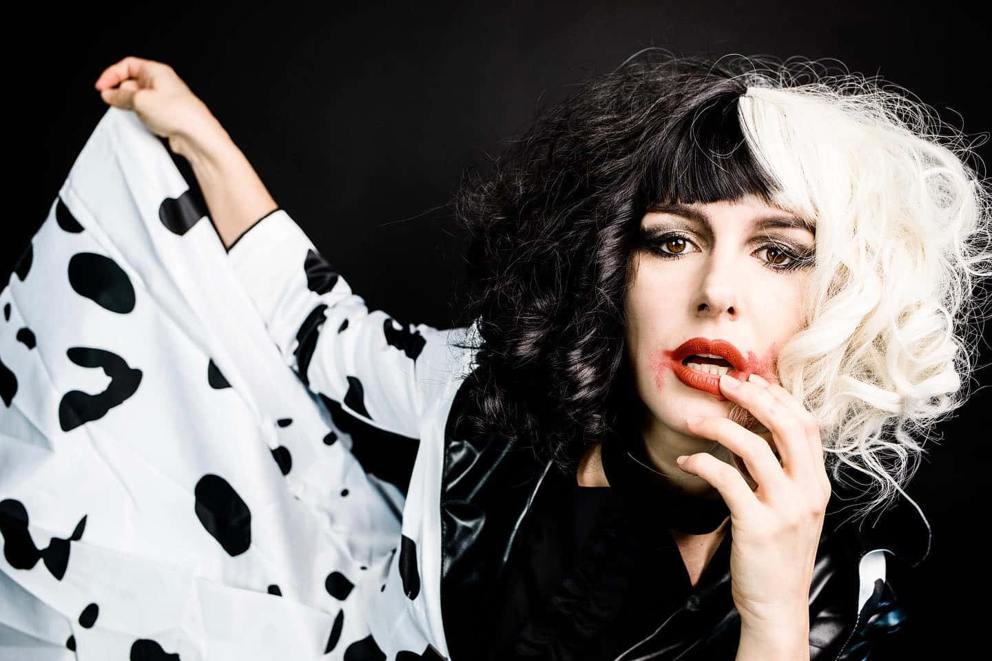 black and white hair contrast, red lipstick, black and white spotted garment, HD Desktop Wallpaper