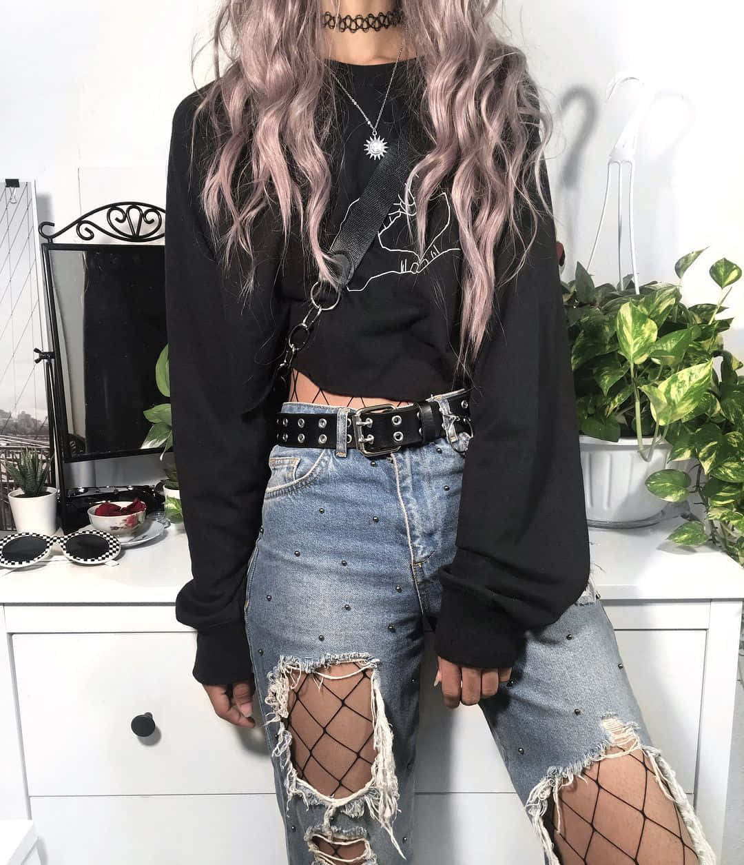 lavender hair, black crop top, ripped jeans, SD Phone Wallpaper