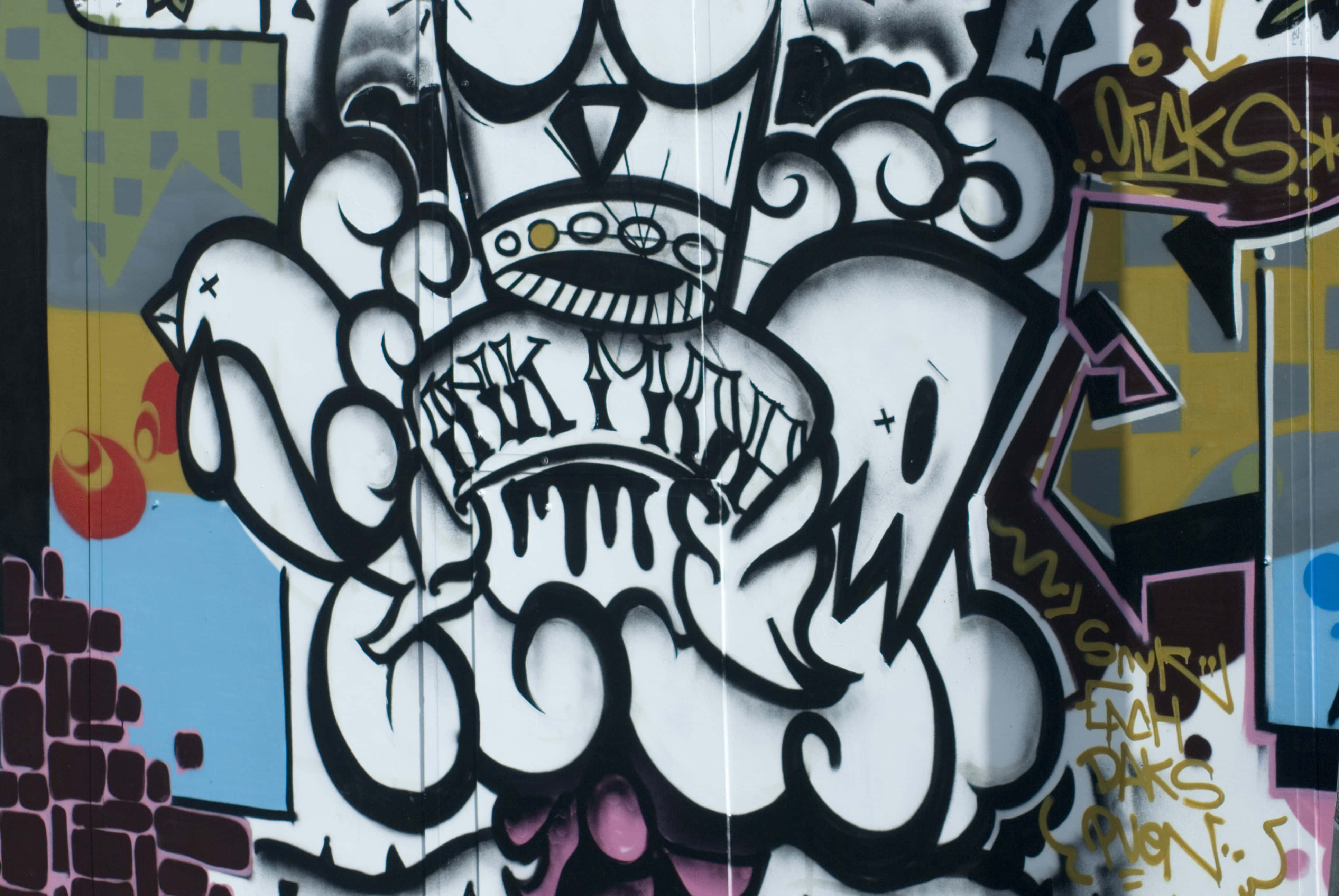 Black and White Graffiti, crowned skull, swirling clouds, 4K Desktop Wallpaper