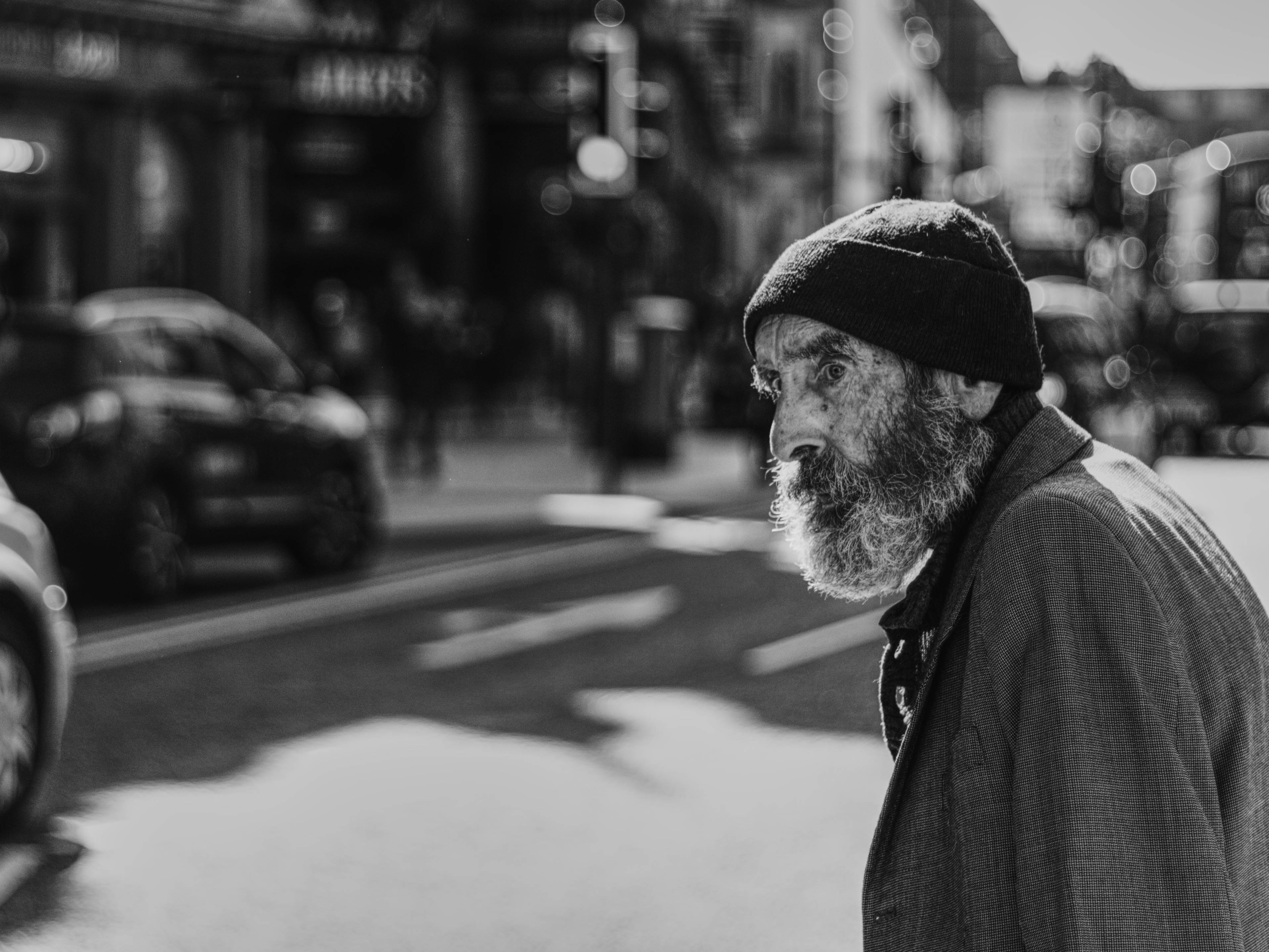old man, full beard, knit cap, 2K Desktop Wallpaper