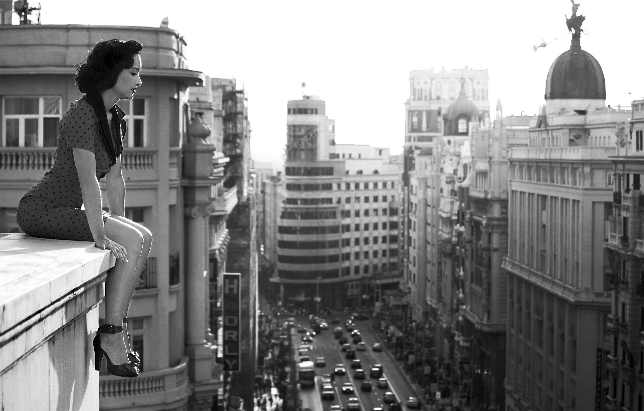 Black And White HD, girl, rooftop, Full HD Desktop Wallpaper