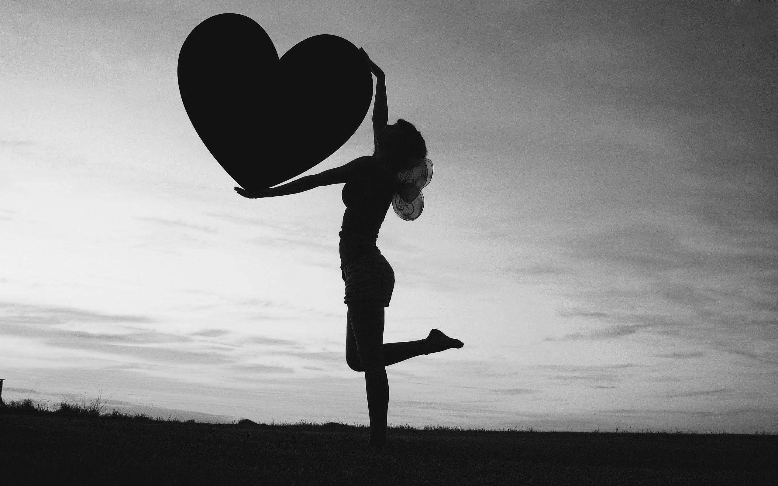 Black And White Heart, silhouetted person, one leg, 2K Desktop Wallpaper