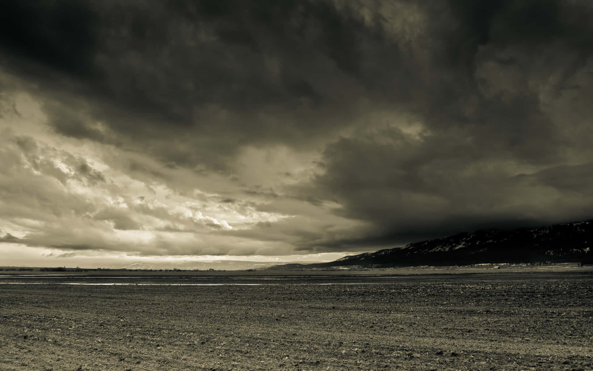 vast desolate plain, brooding sky, heavy storm clouds, Full HD Desktop Wallpaper