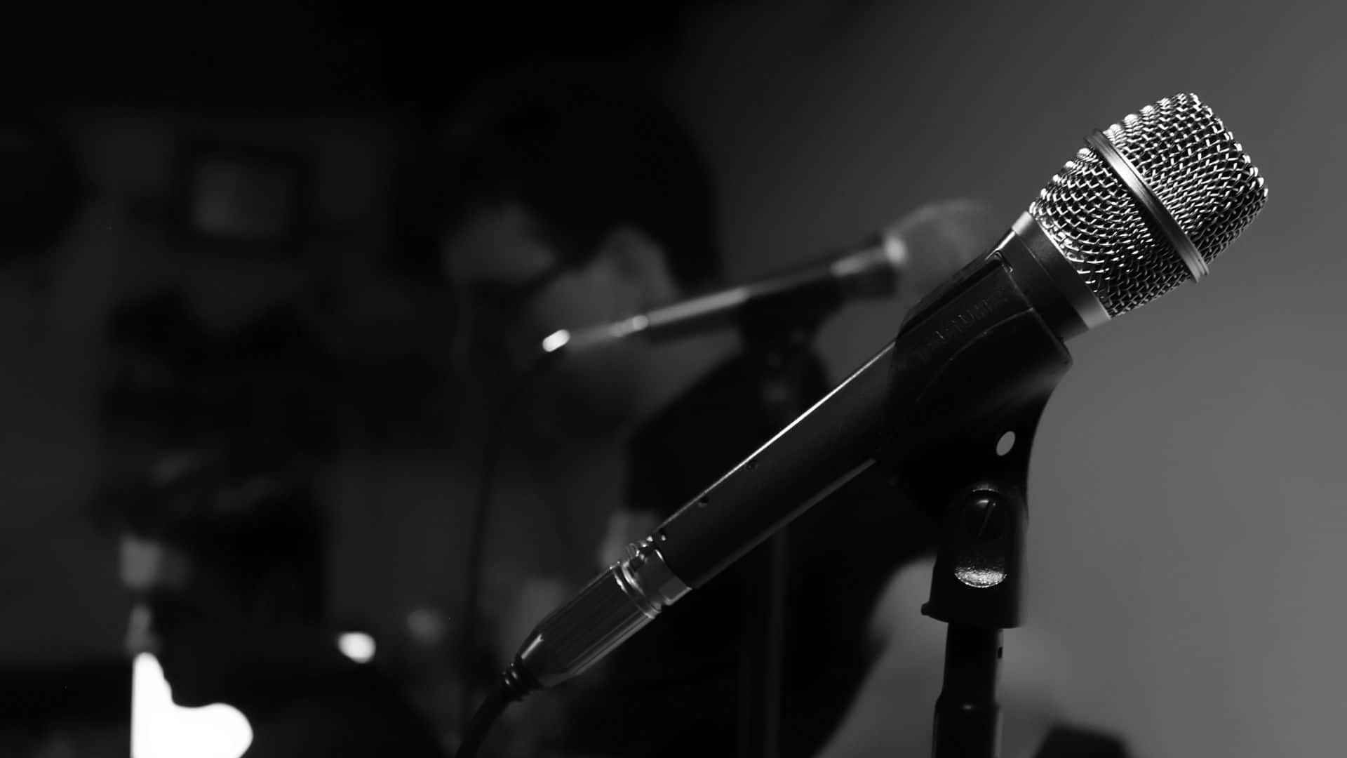 black and white music, microphone on a stand, blurred musician, Full HD Desktop Wallpaper
