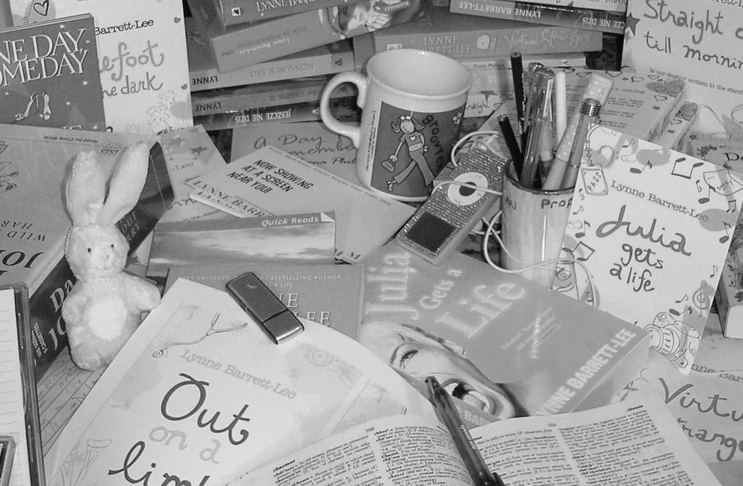 journalism, black and white, cluttered desk, HD Desktop Wallpaper