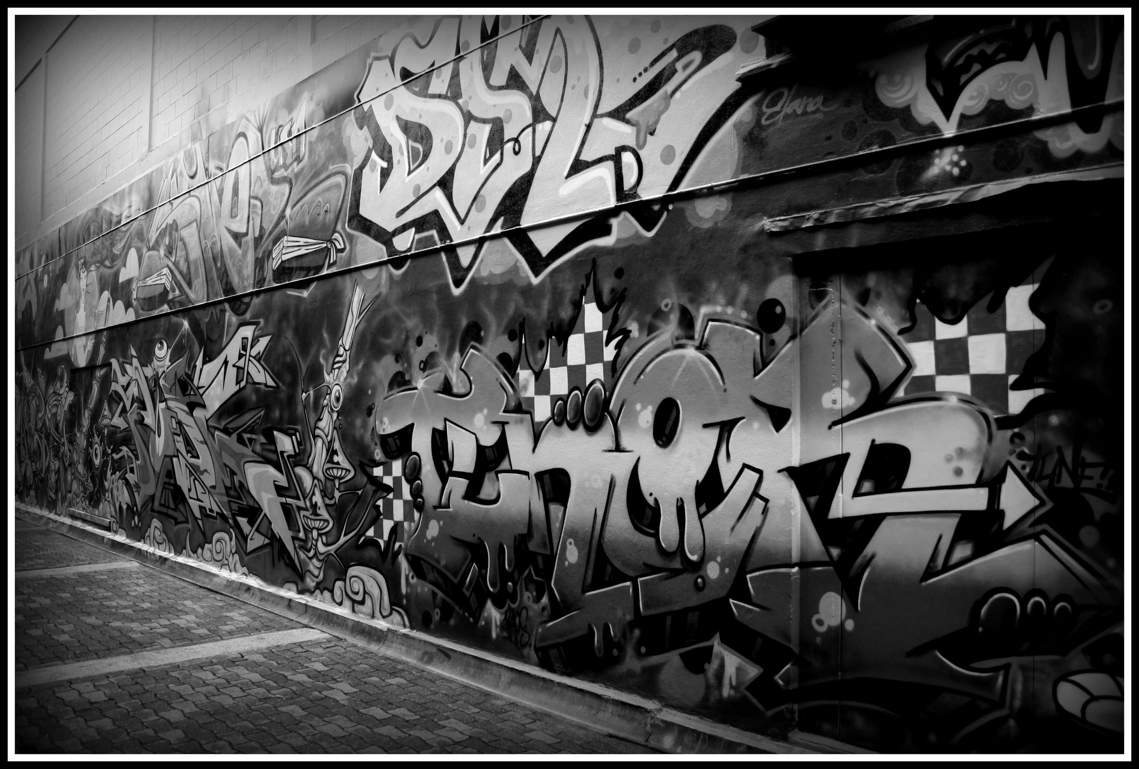 Black and White Graffiti, urban alleyway wall, bold graffiti tags, 4K Desktop Wallpaper