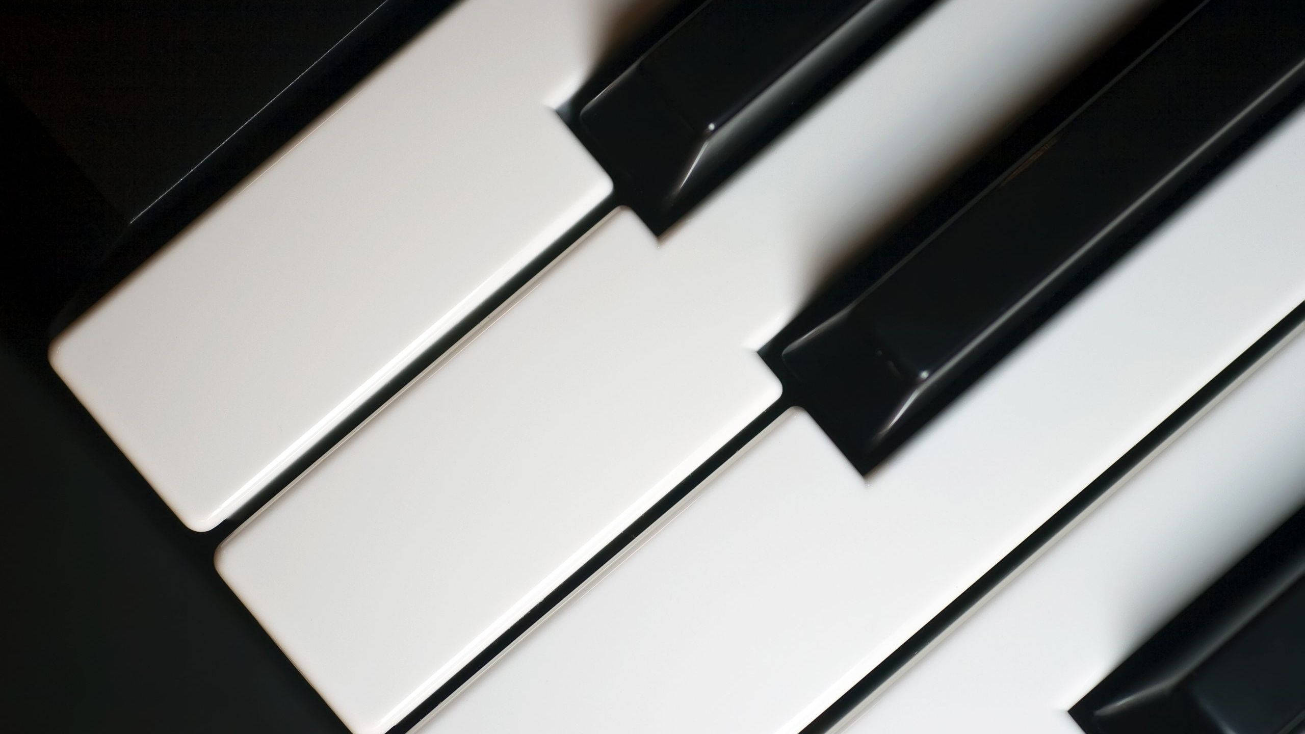 piano, black and white keys, glossy finish, 2K Desktop Wallpaper