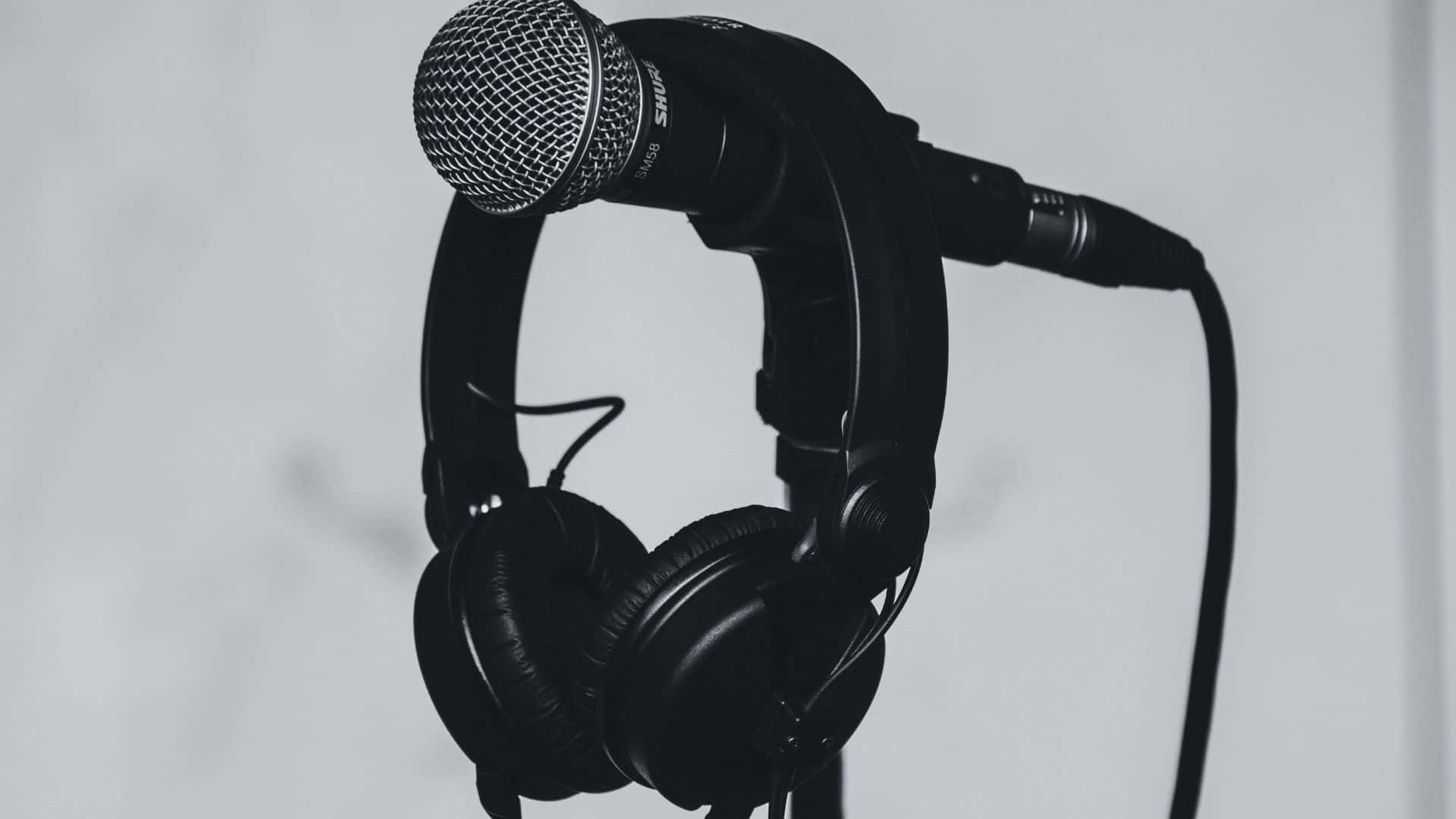 black and white piano keys, black studio microphone, headphones, Full HD Desktop Wallpaper