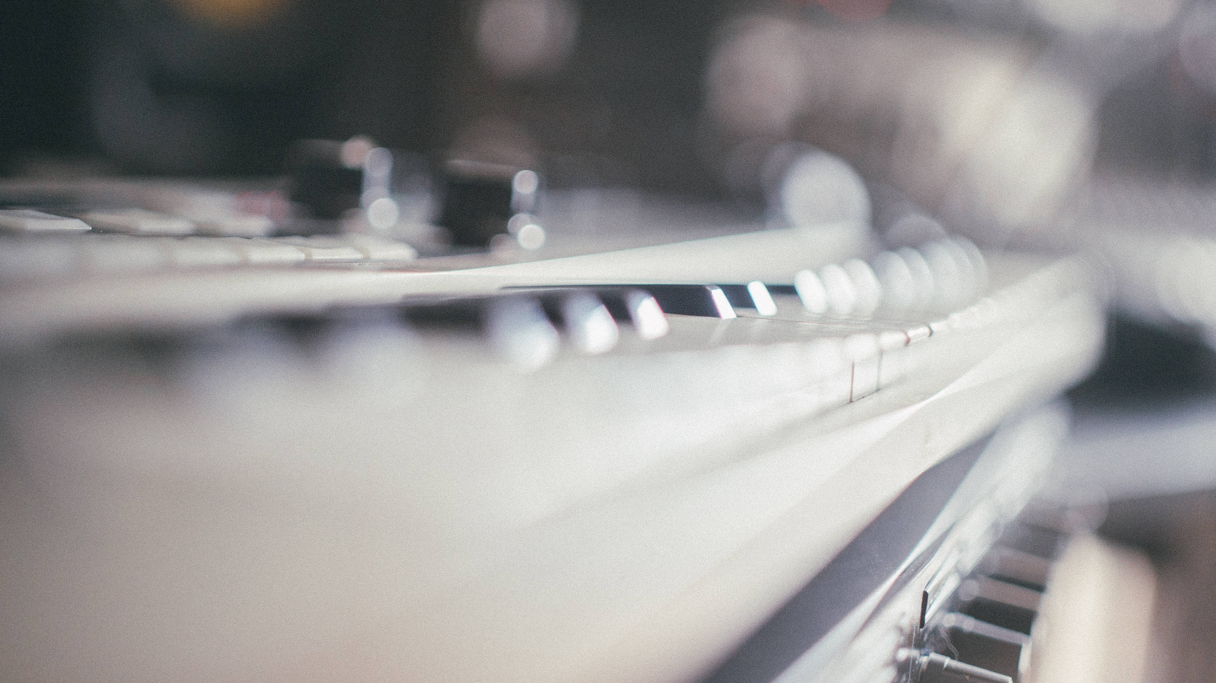 lo fi piano keys, piano keys, shallow depth of field, 4K Desktop Wallpaper