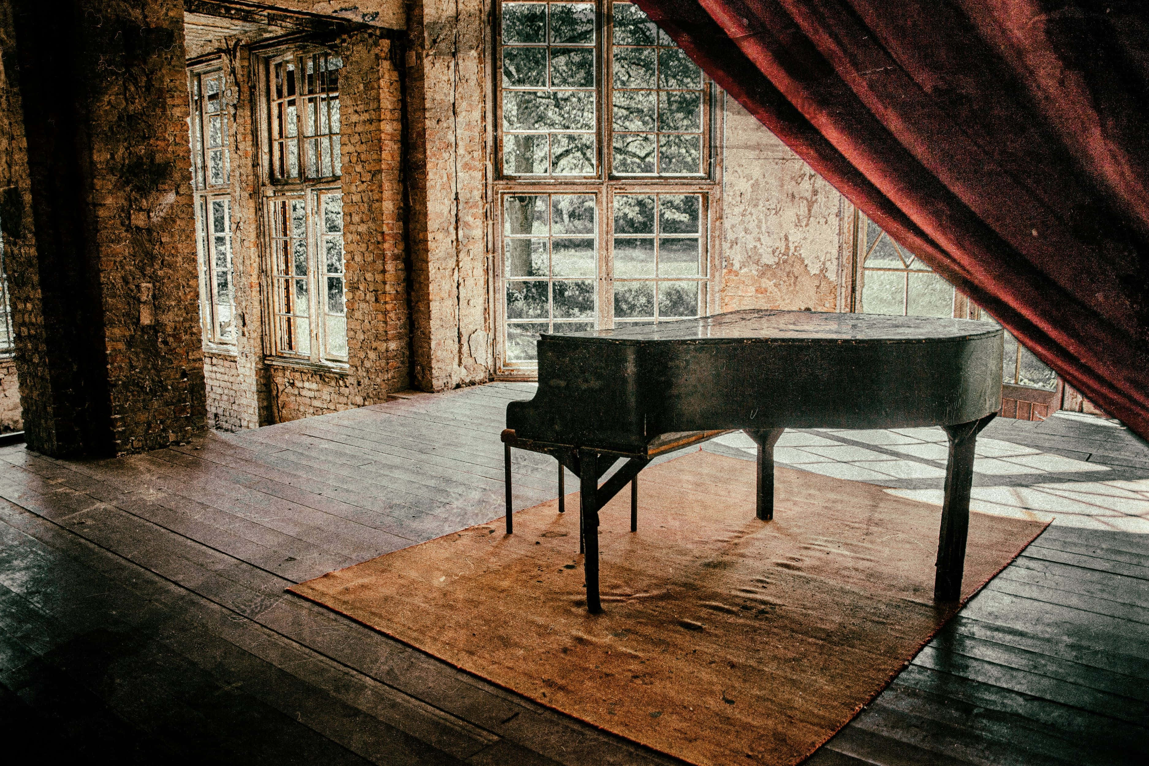 vintage piano, abandoned room, worn rug, 2K Desktop Wallpaper