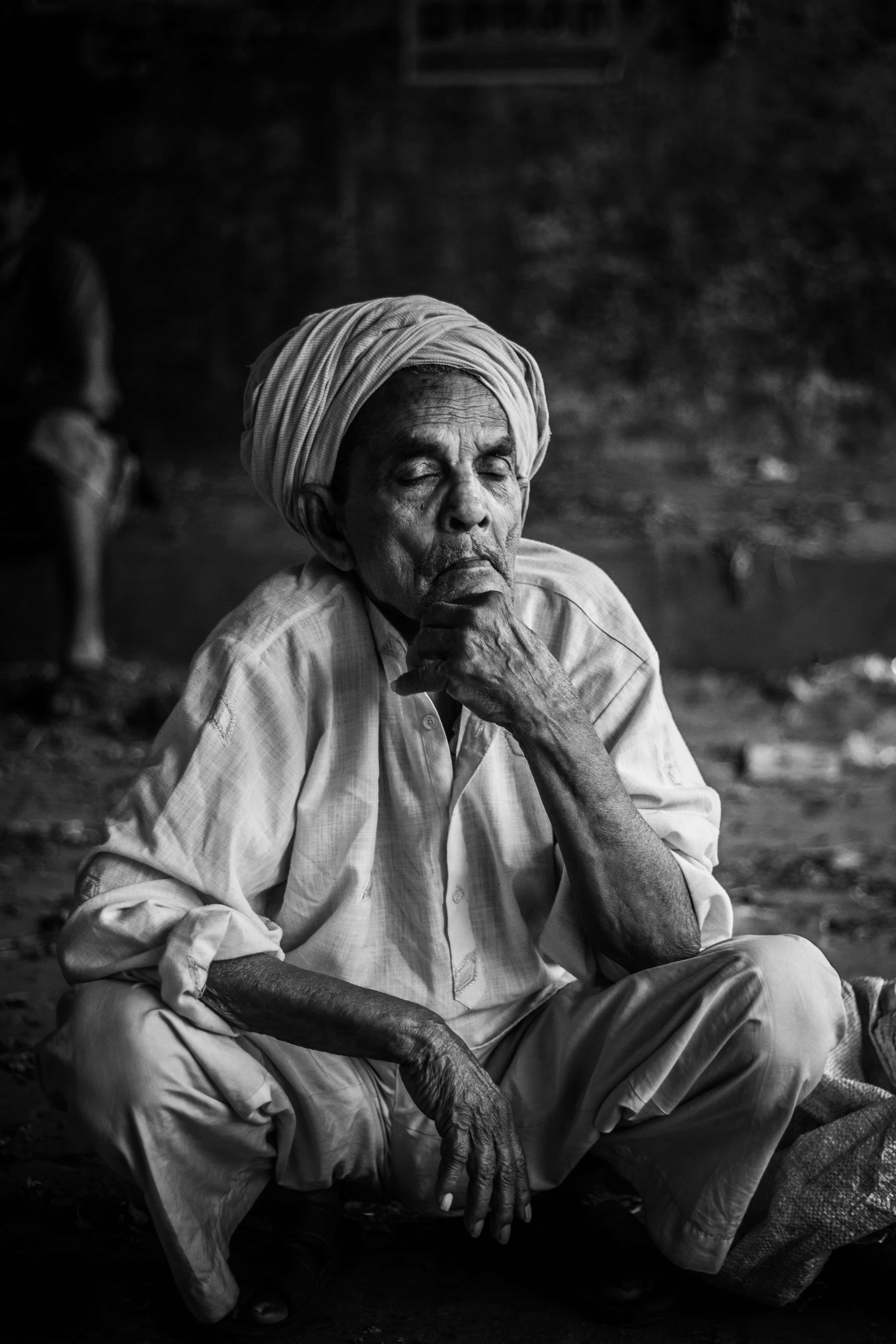 elderly man, turban, hand to chin, 5K Phone Wallpaper