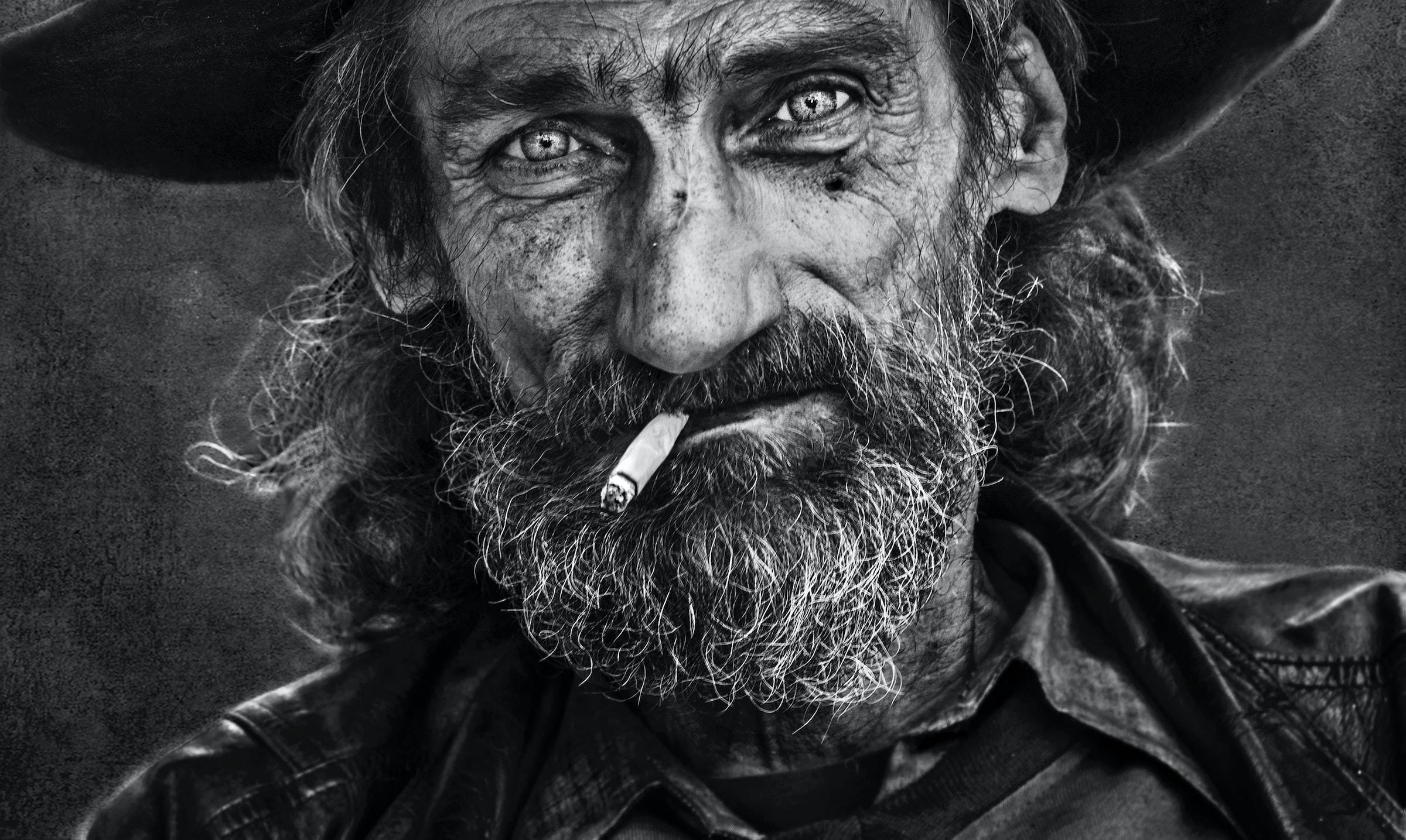 old man, smoking, black and white portrait, Full HD Desktop Wallpaper