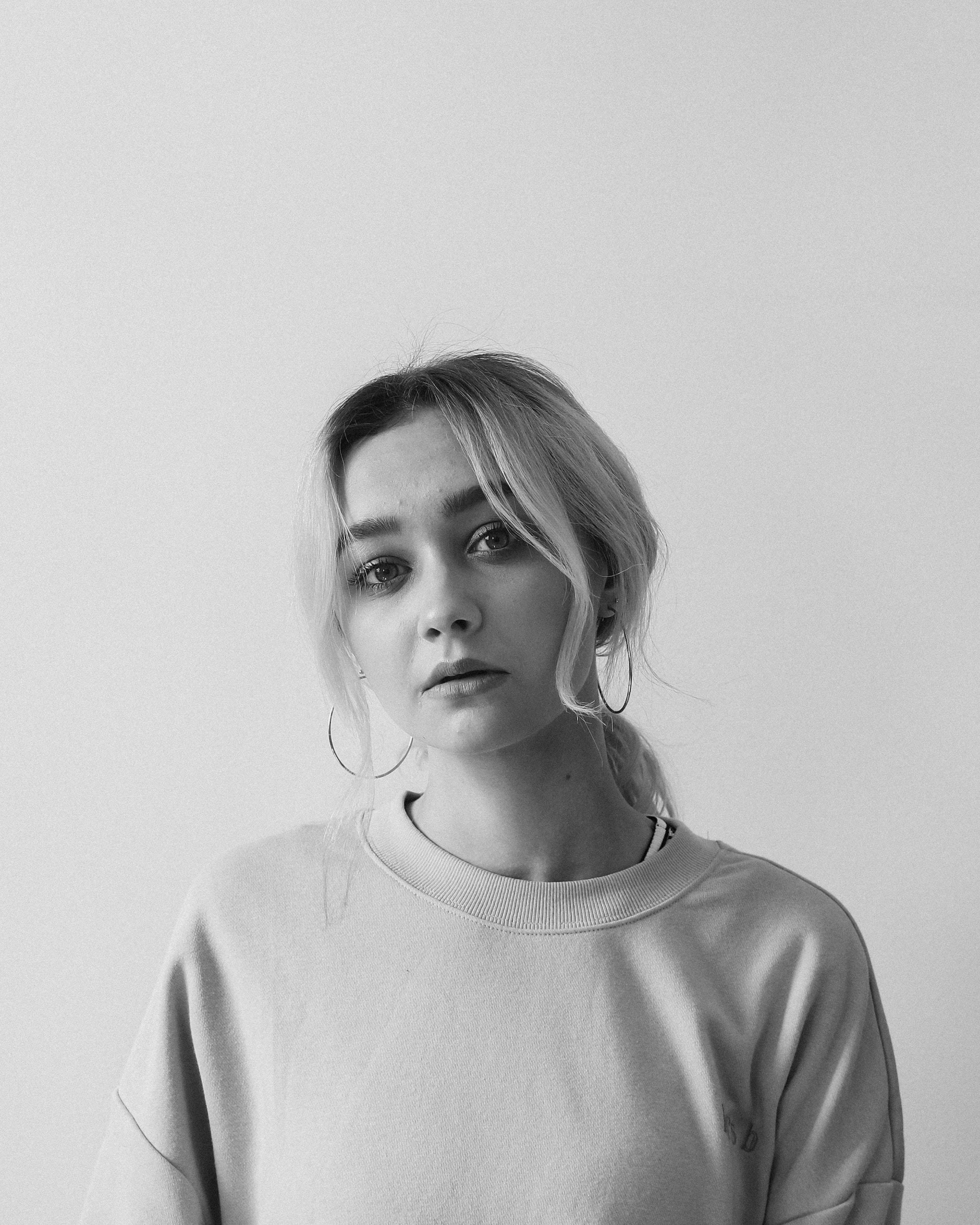 young woman, blonde hair, hoop earrings, 2K Phone Wallpaper