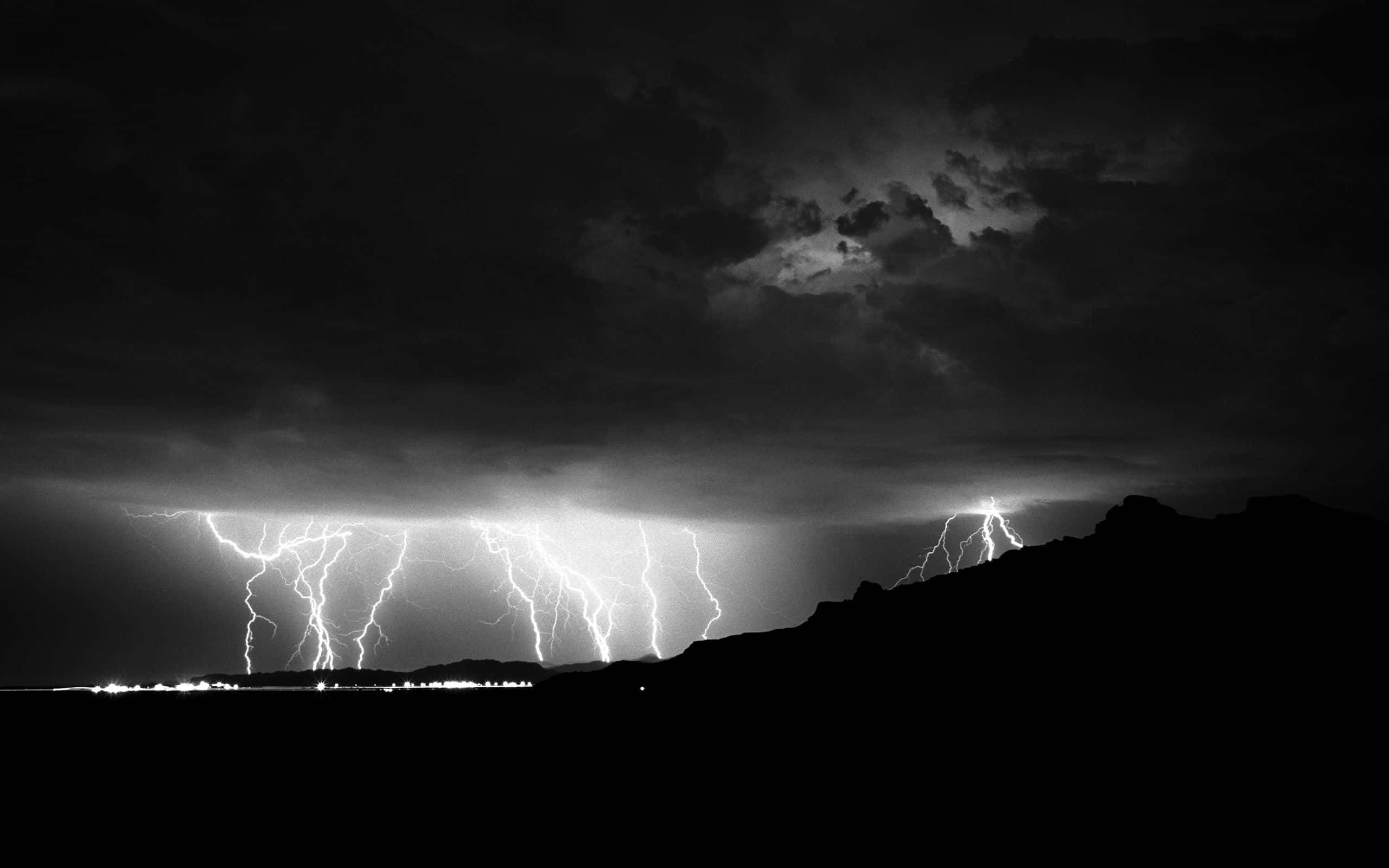 black and white sky, lightning strikes, stormy sky, 2K Desktop Wallpaper