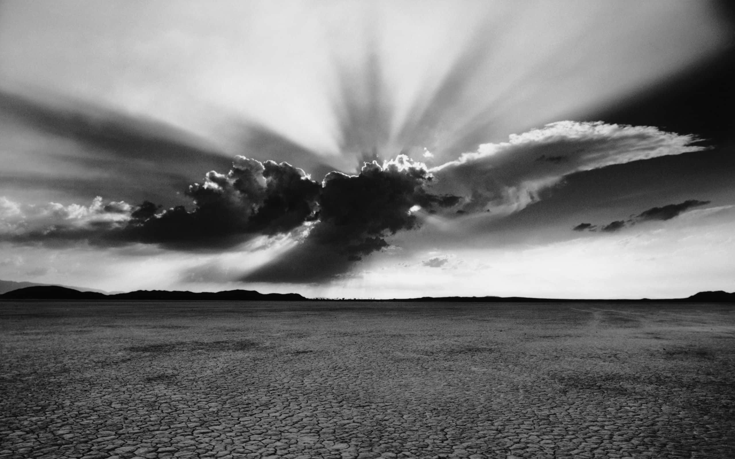 black and white sky, sunbeams, storm clouds, 2K Desktop Wallpaper