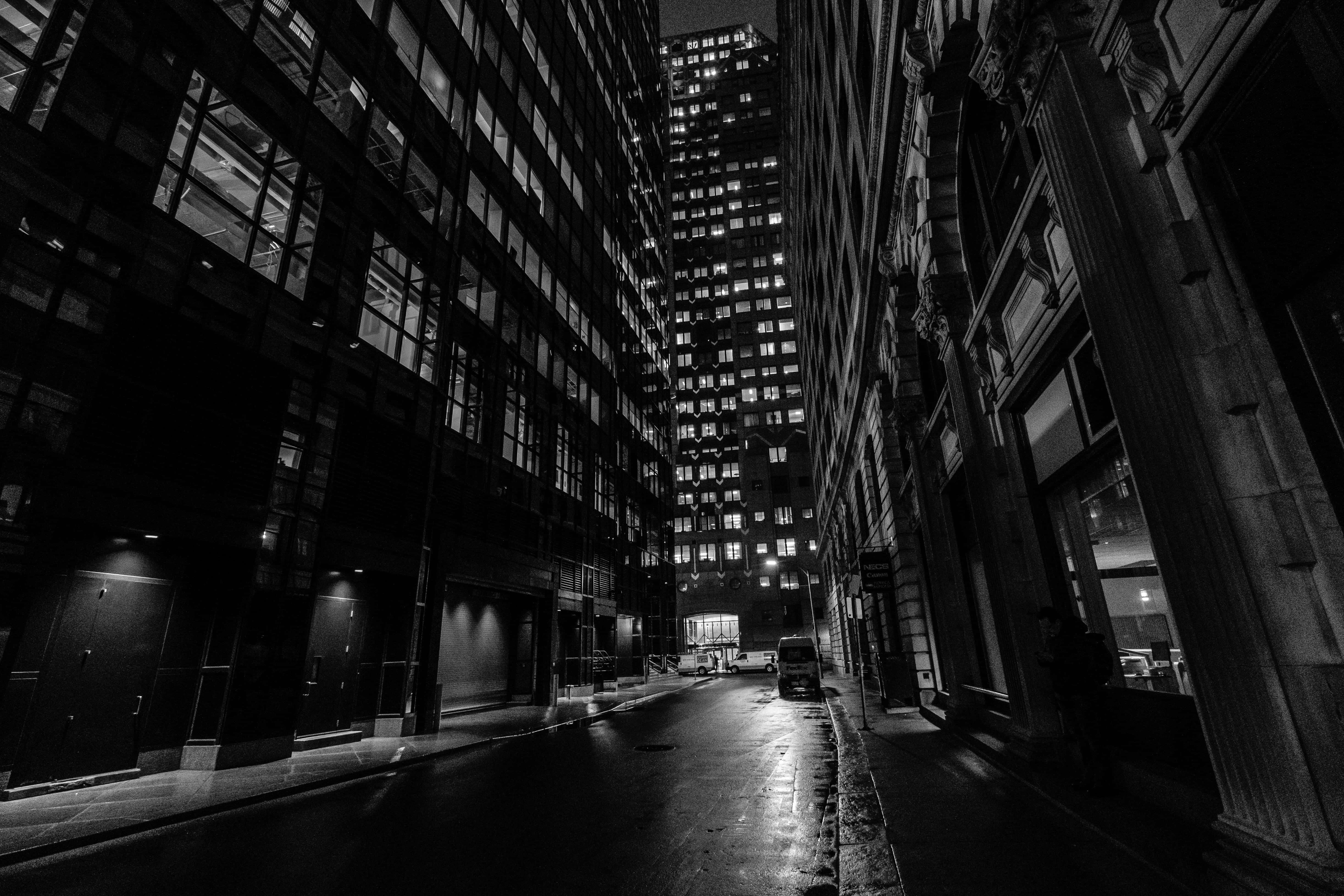 black and white city, city street, night, 5K Desktop Wallpaper