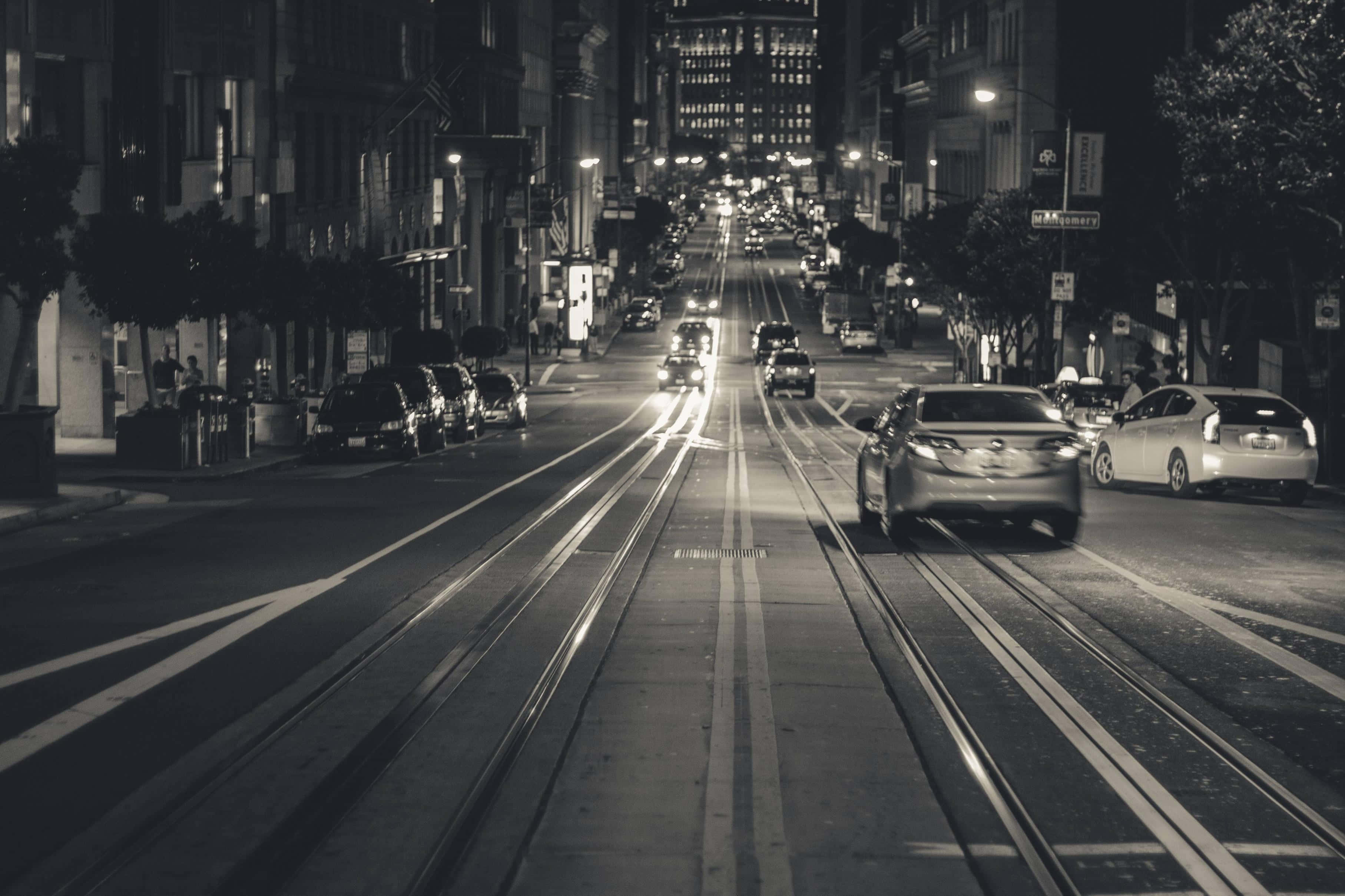 black and white street, nighttime city street, cars, 2K Desktop Wallpaper