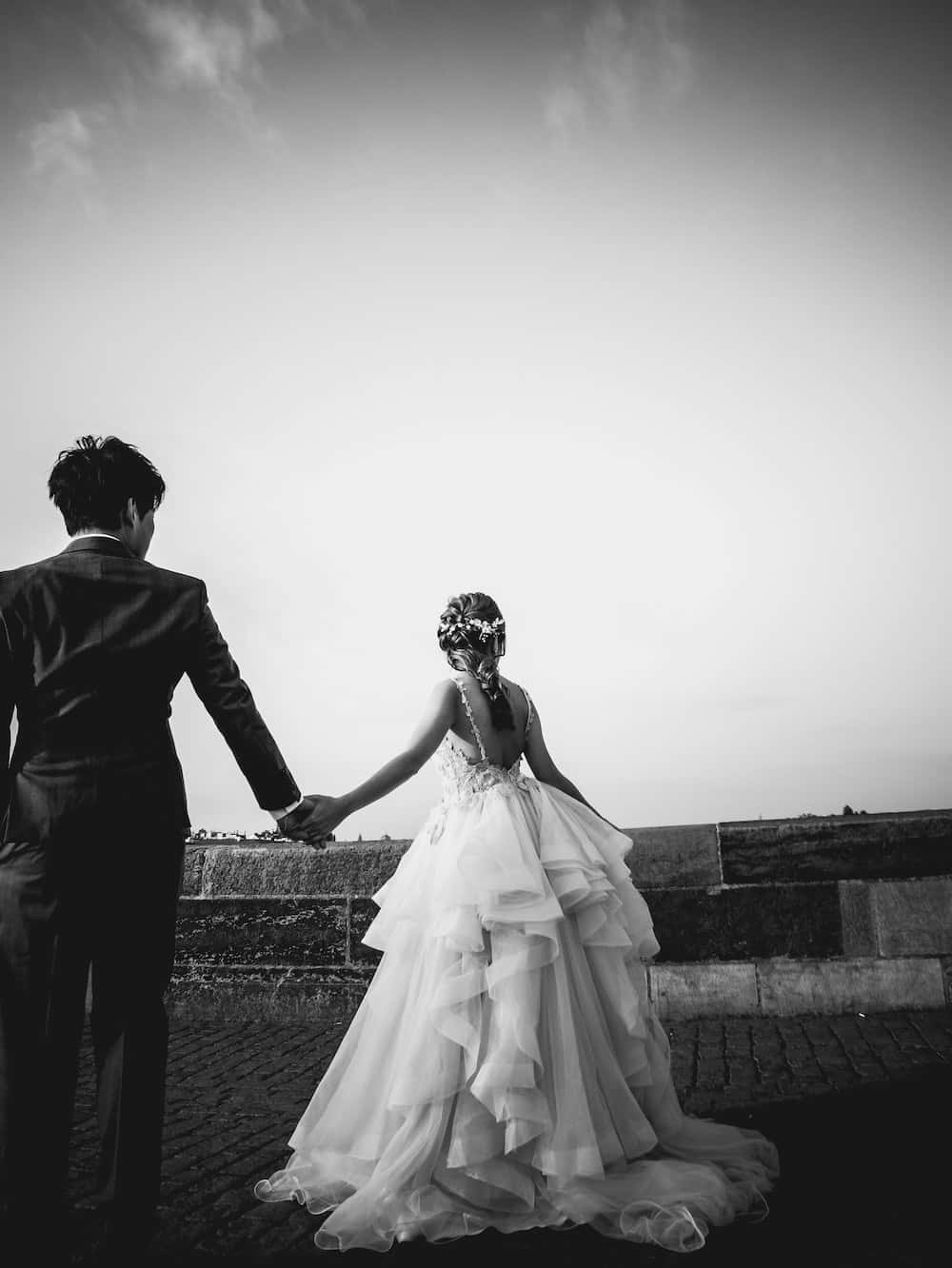 black and white wedding, bride and groom, holding hands, HD Phone Wallpaper