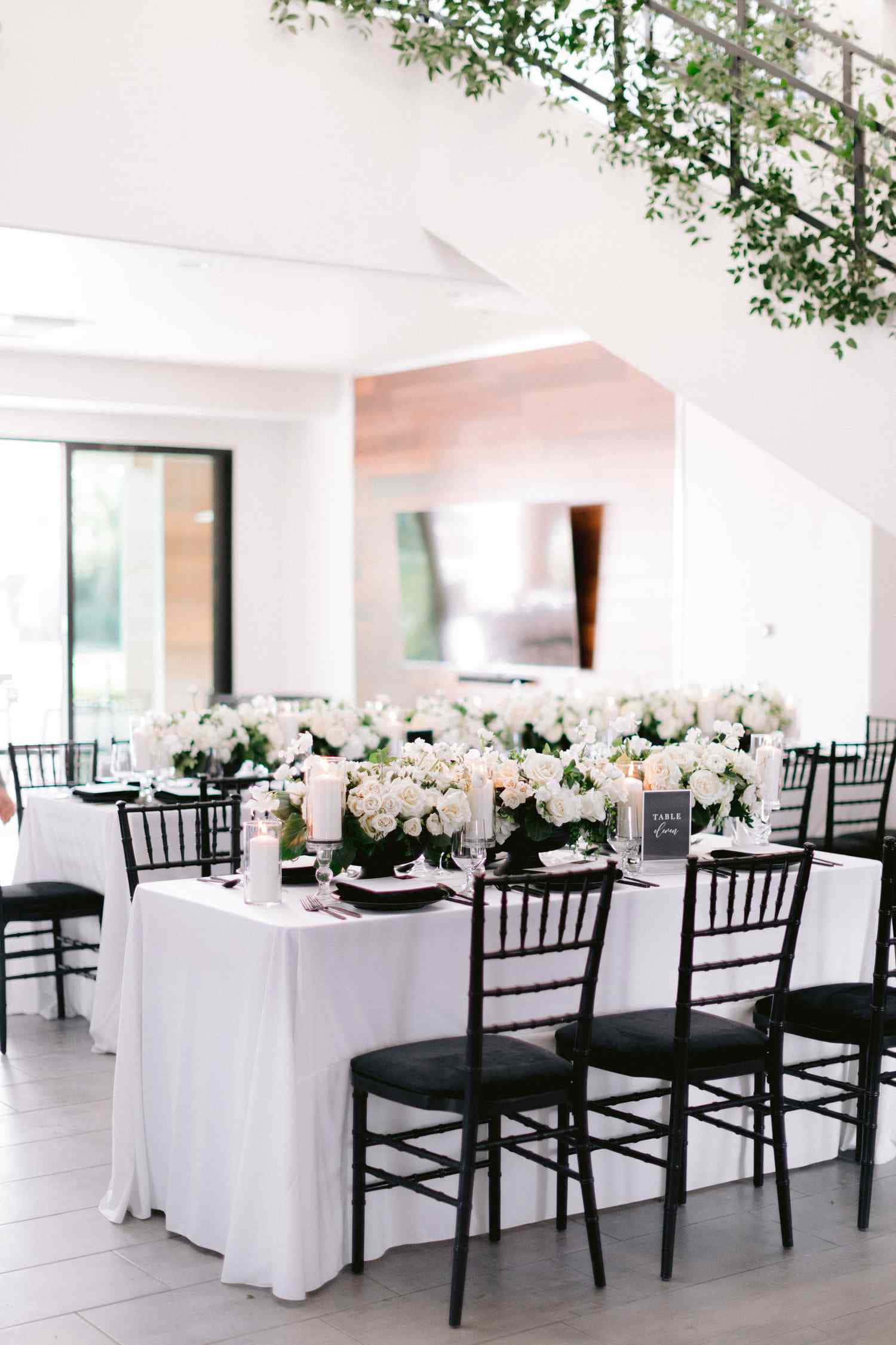 Black And White Wedding, white linens, black chairs, Full HD Phone Wallpaper