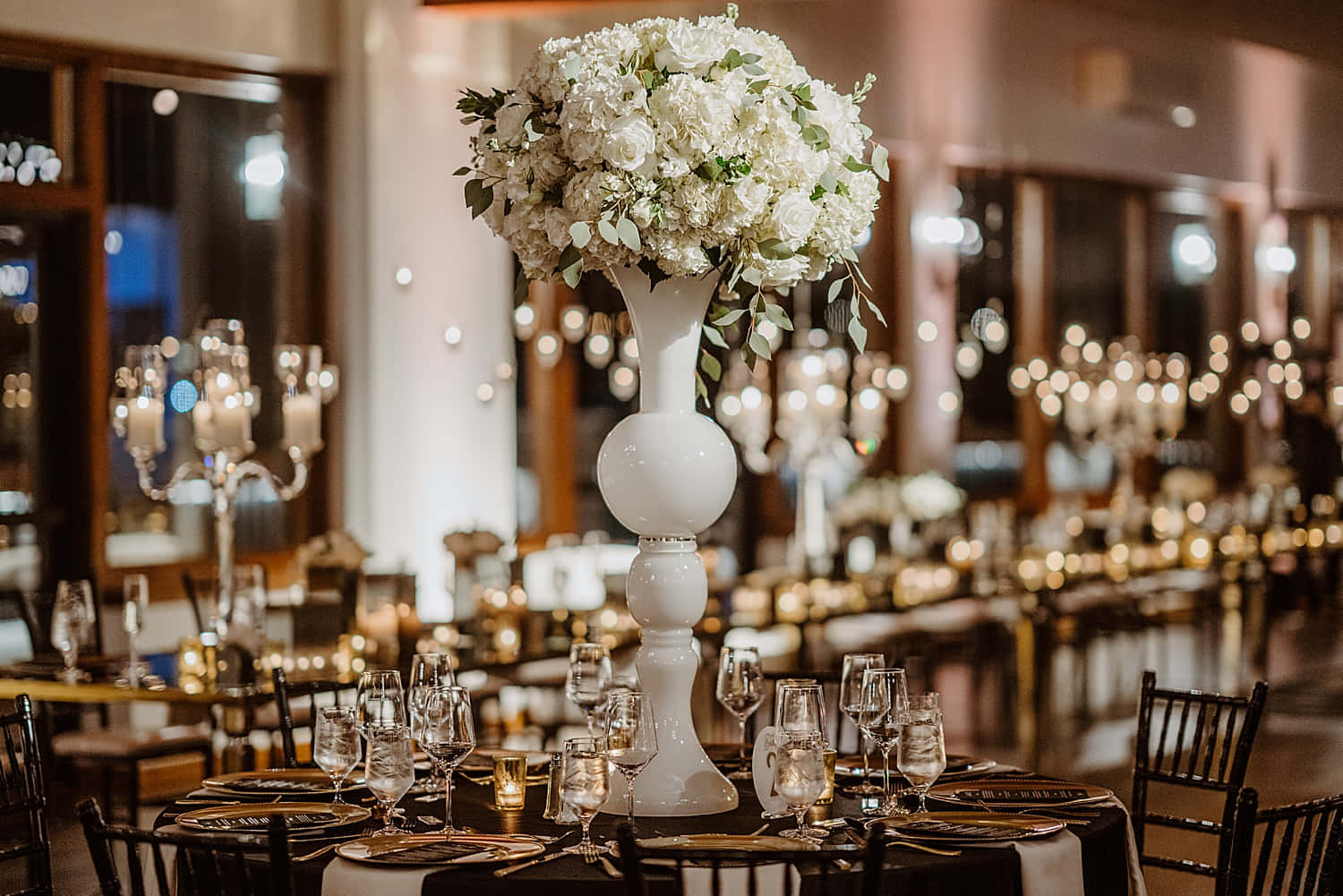 Black And White Wedding, grand banquet hall, elegantly set tables, HD Desktop Wallpaper