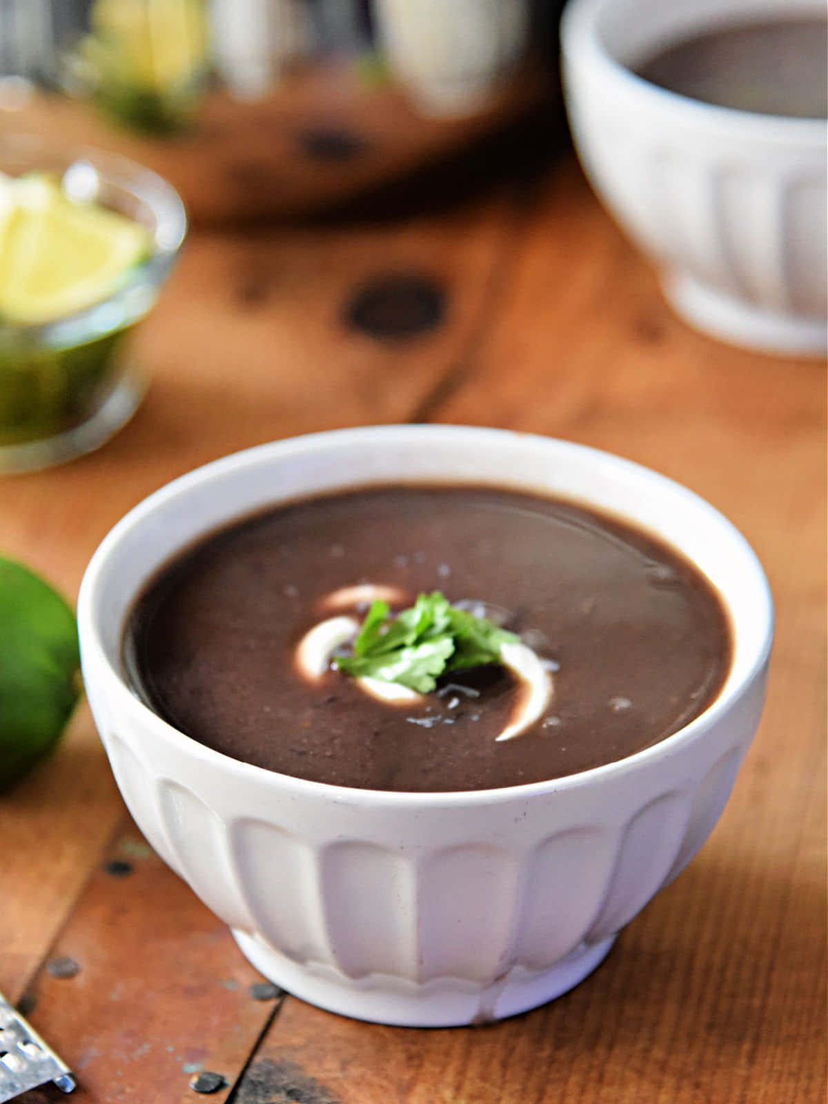 Black Bean Soup, white fluted bowl, cilantro, HD Phone Wallpaper
