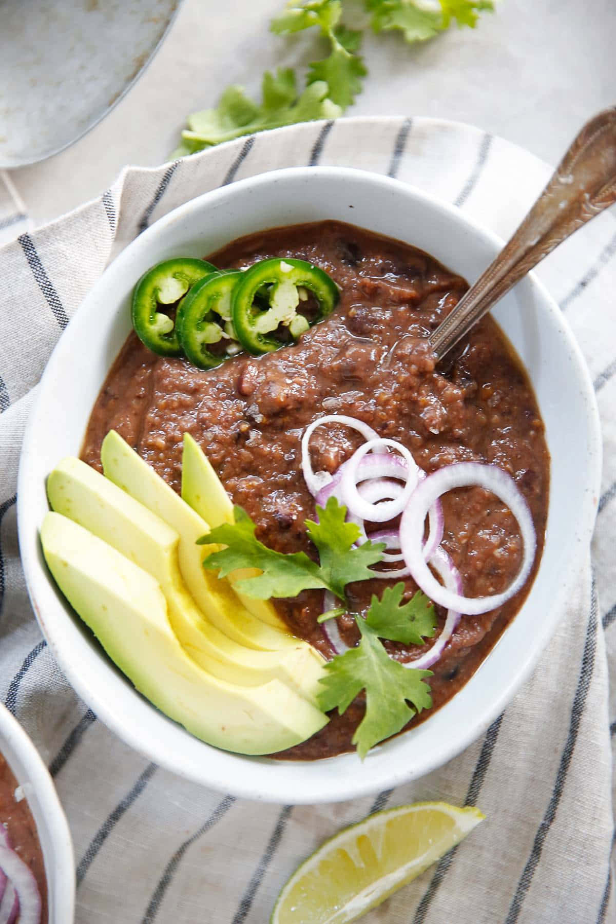 black bean soup, white bowl, rich dark chili, HD Phone Wallpaper