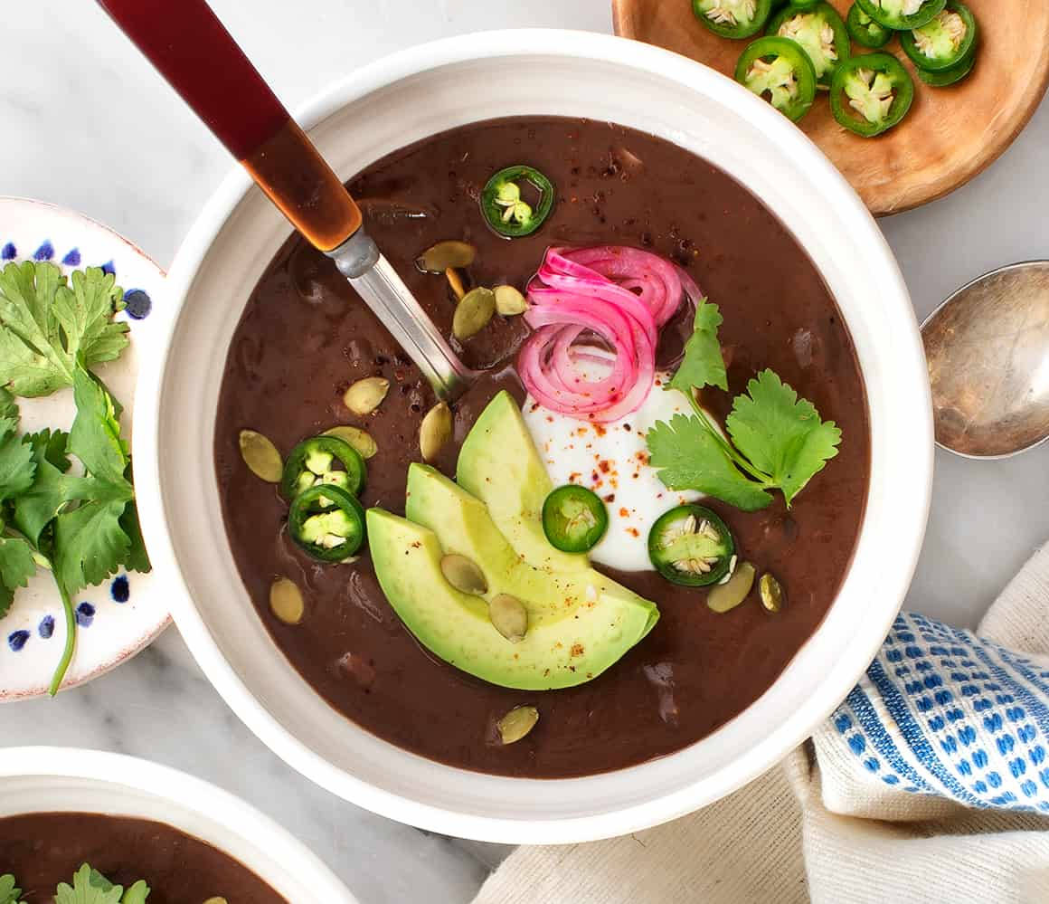 vegetarian black bean soup, avocado slices, pickled onions, SD Desktop Wallpaper