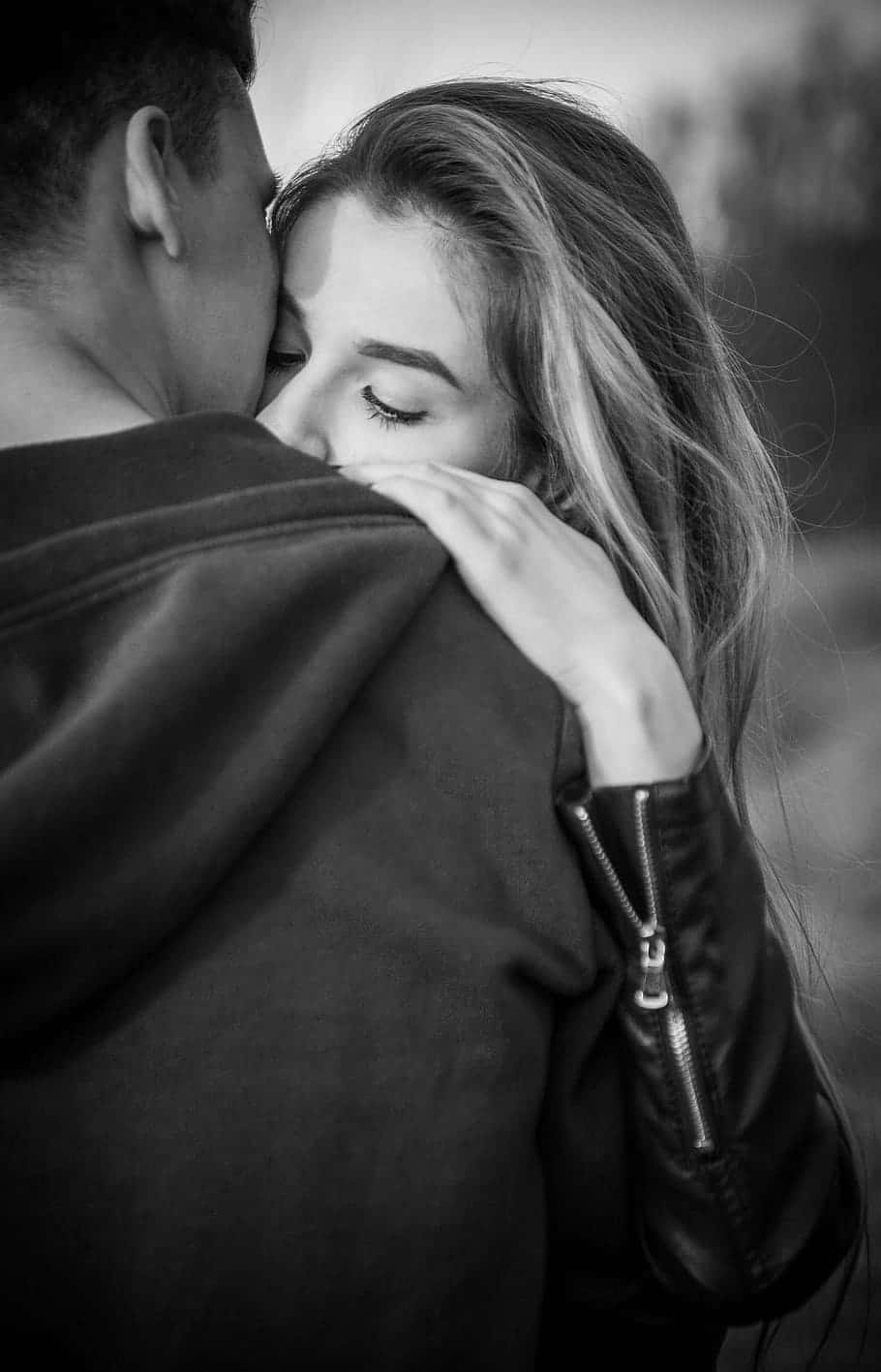 Black Couple, black and white embrace, woman resting her head on the man's shoulder, HD Phone Wallpaper