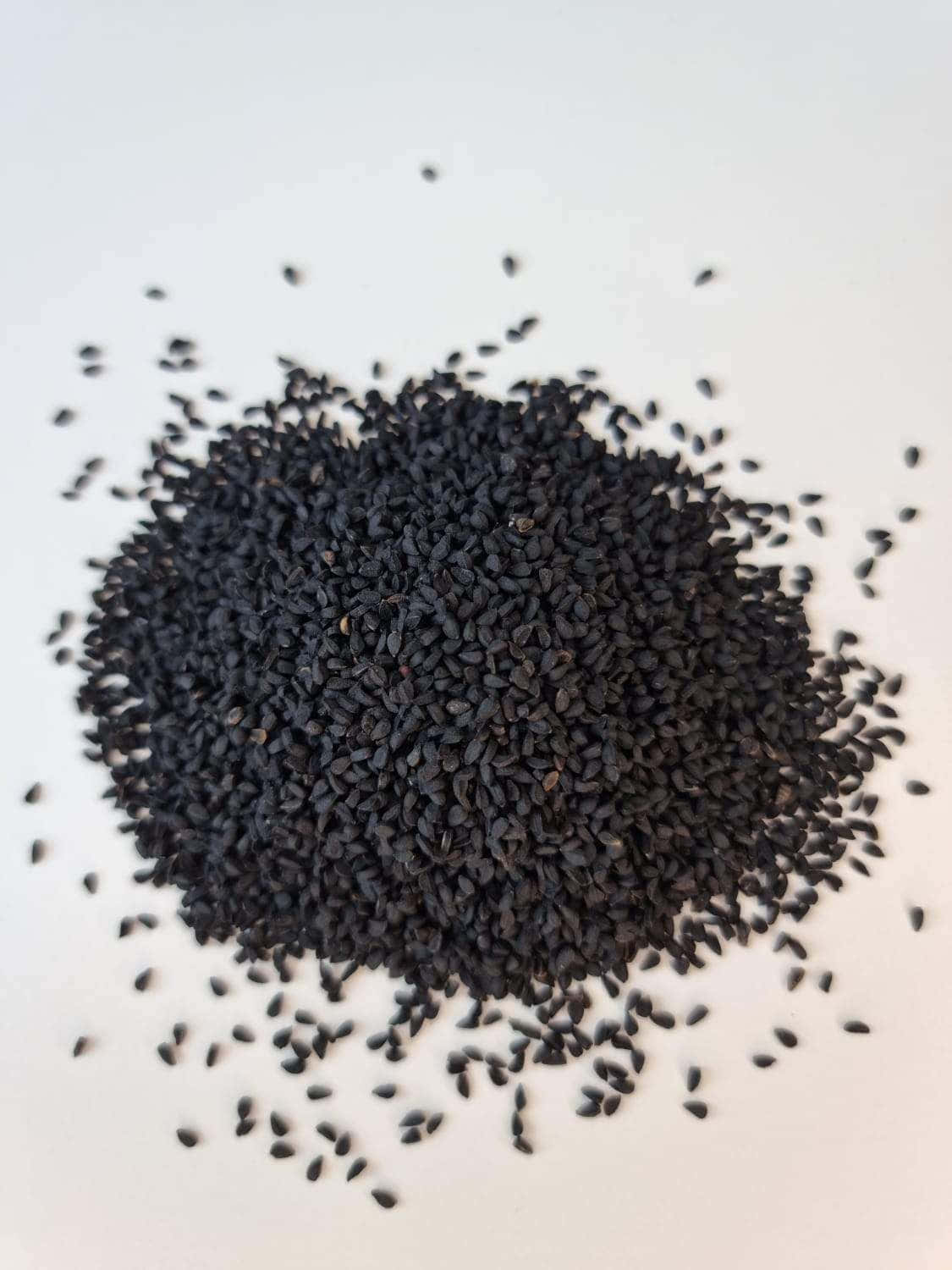 black cumin, glossy black sesame seeds, plain white surface, HD Phone Wallpaper