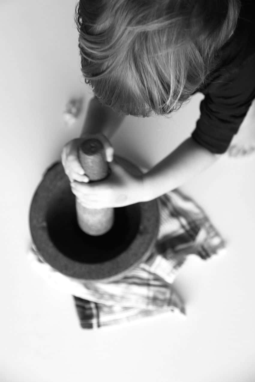 black cumin, stone mortar, child, SD Phone Wallpaper
